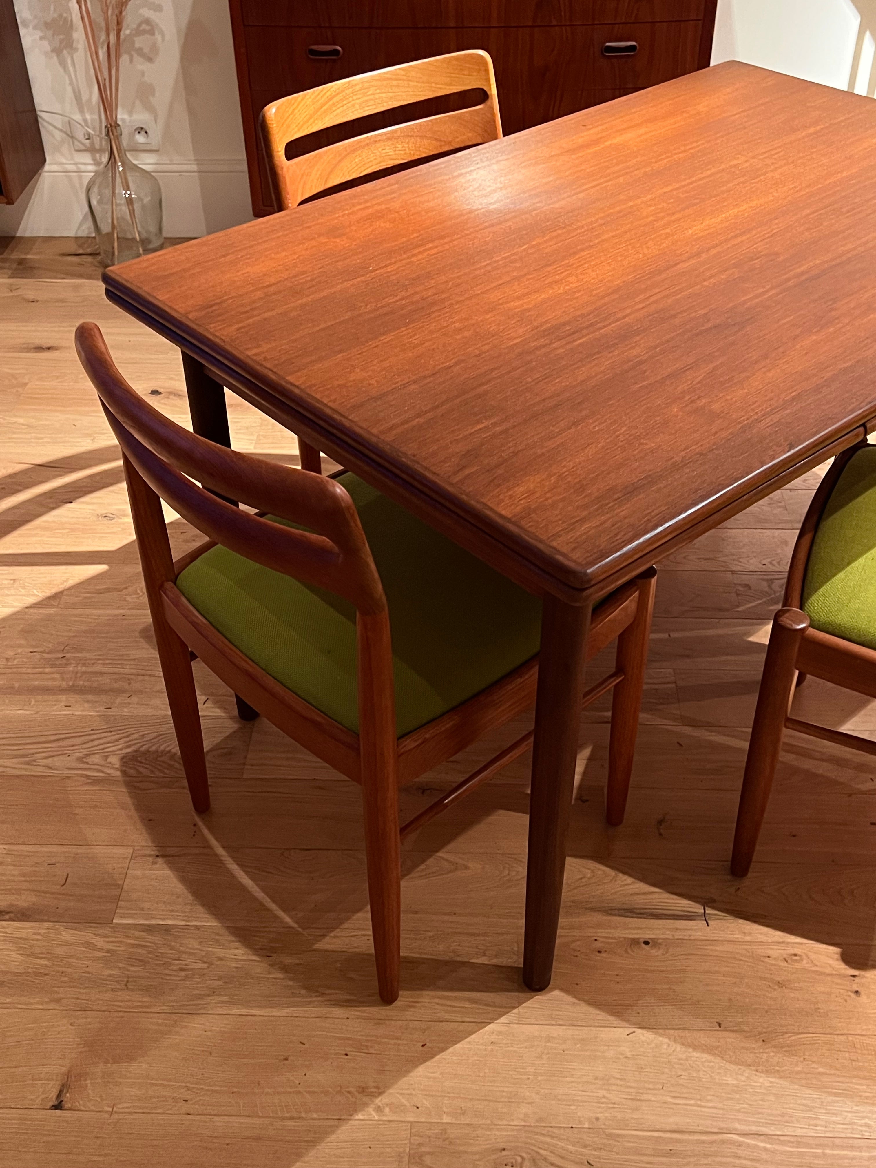 Table de salle à manger scandinave vintage en teck "Tilta"