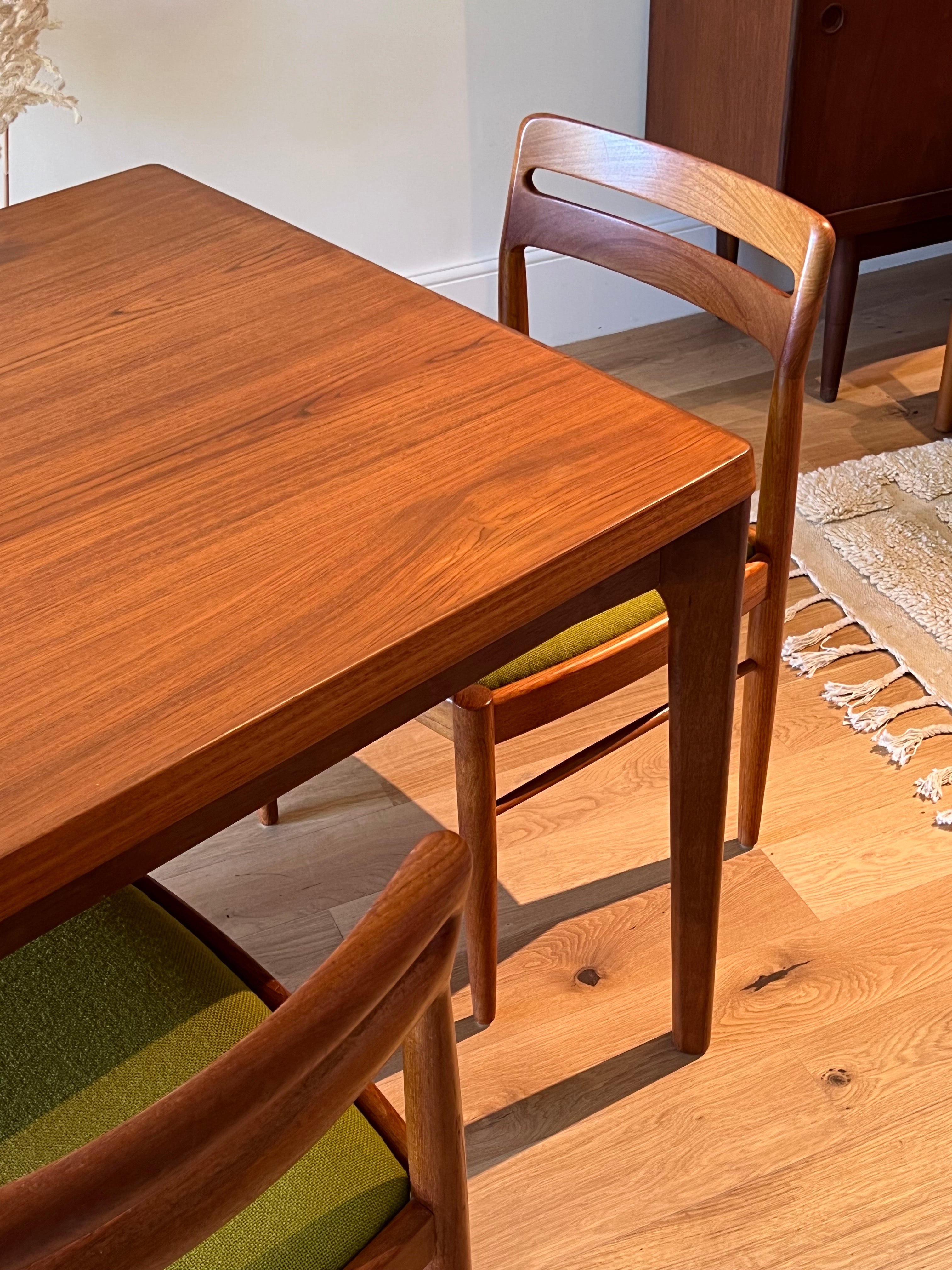 Table de salle à manger scandinave vintage en teck "Willow" de Henning Kjaernulf pour Vejle Stole