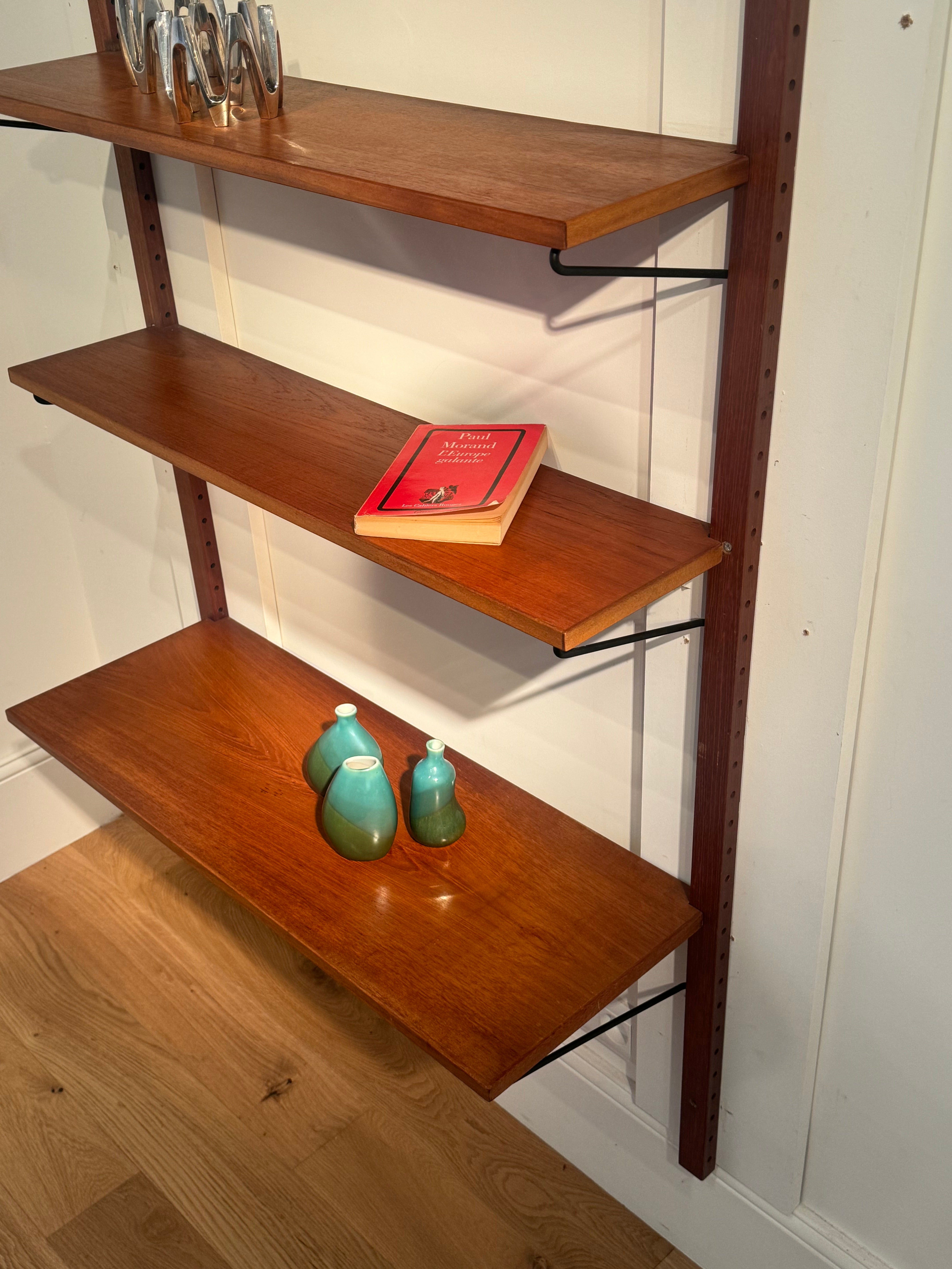 Bibliothèque scandinave vintage murale en teck "Lisbet"