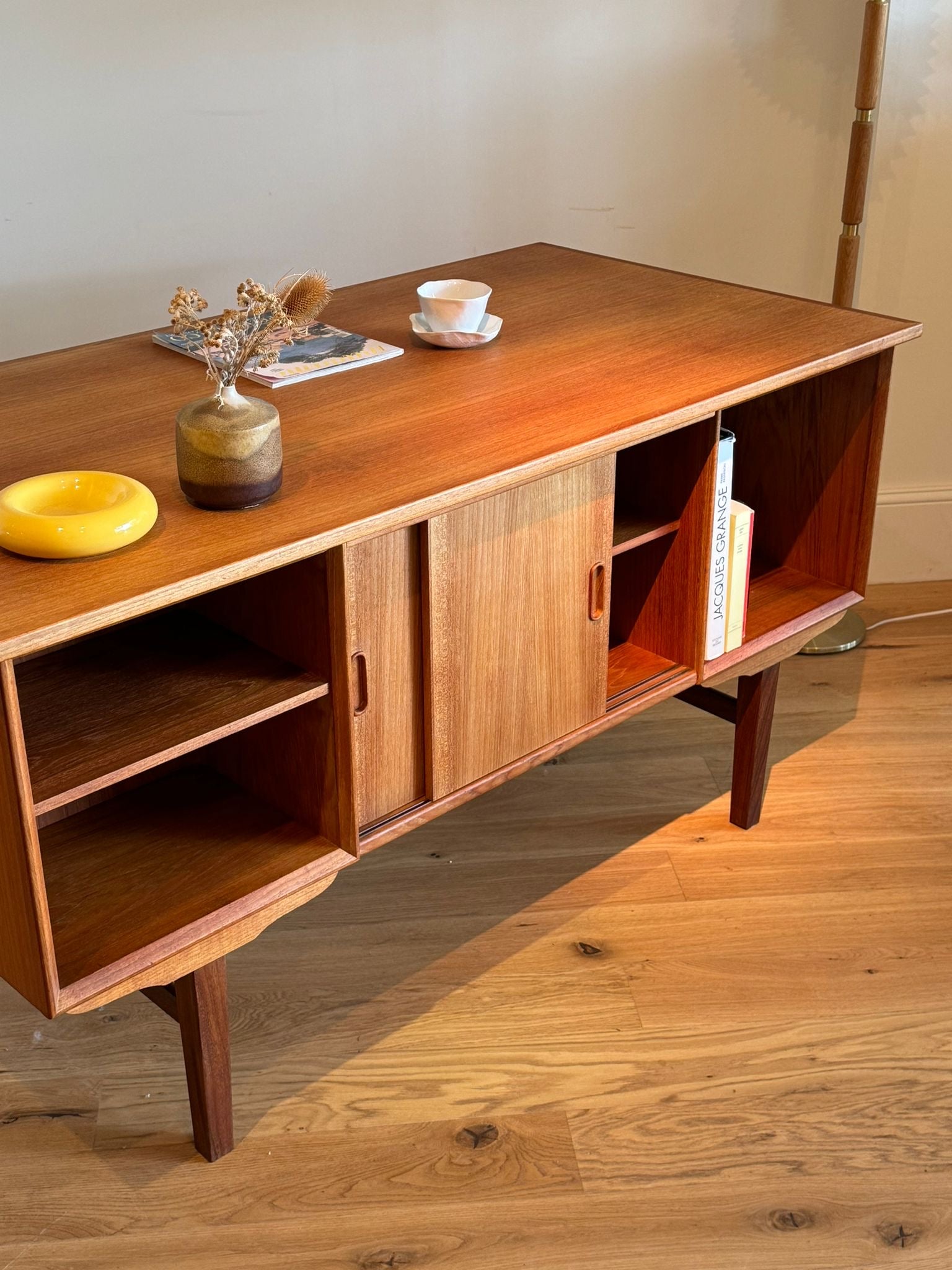 Bureau scandinave vintage en chêne doré "Karl"