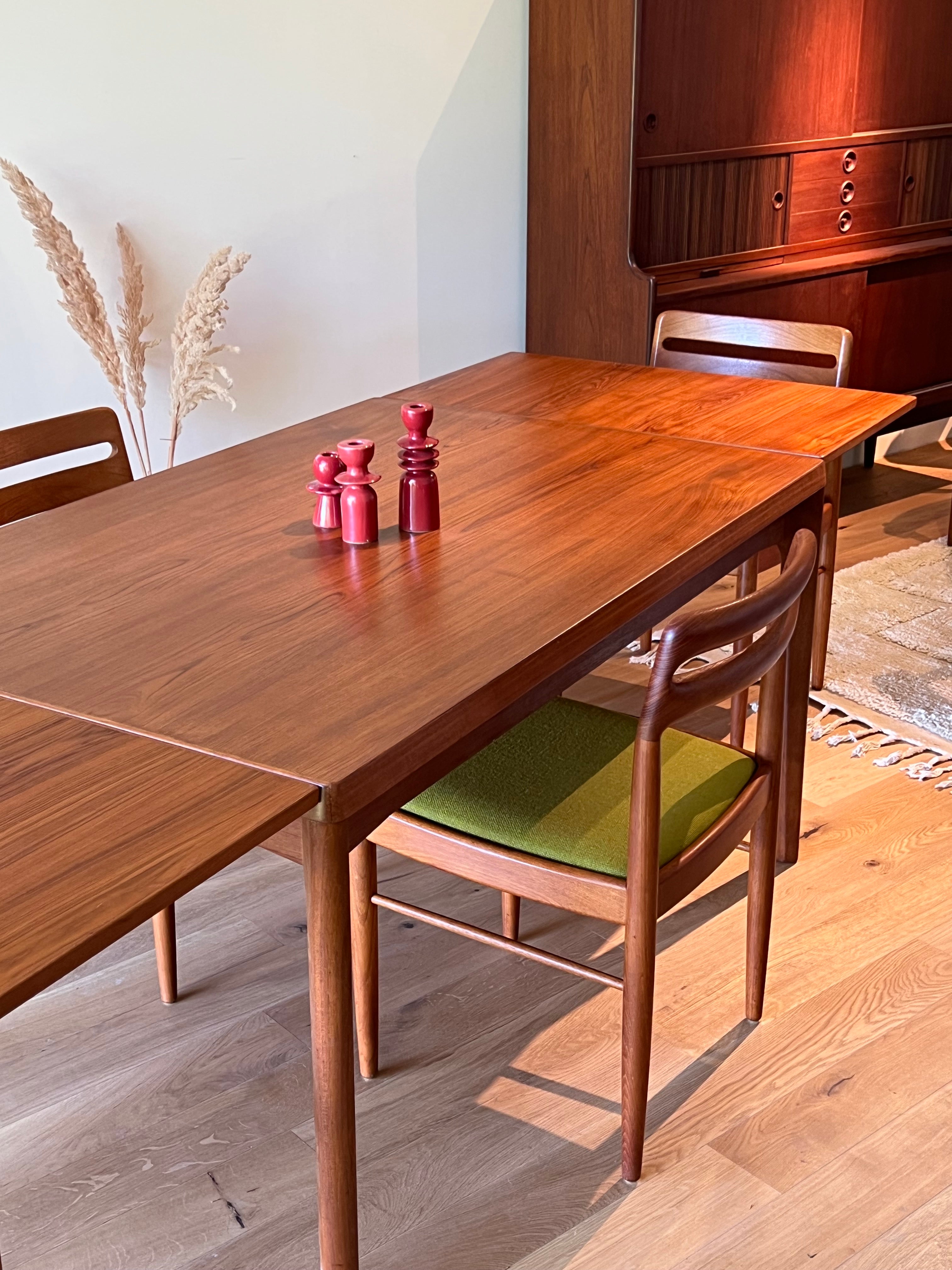 Table de salle à manger scandinave vintage en teck "Willow" de Henning Kjaernulf pour Vejle Stole