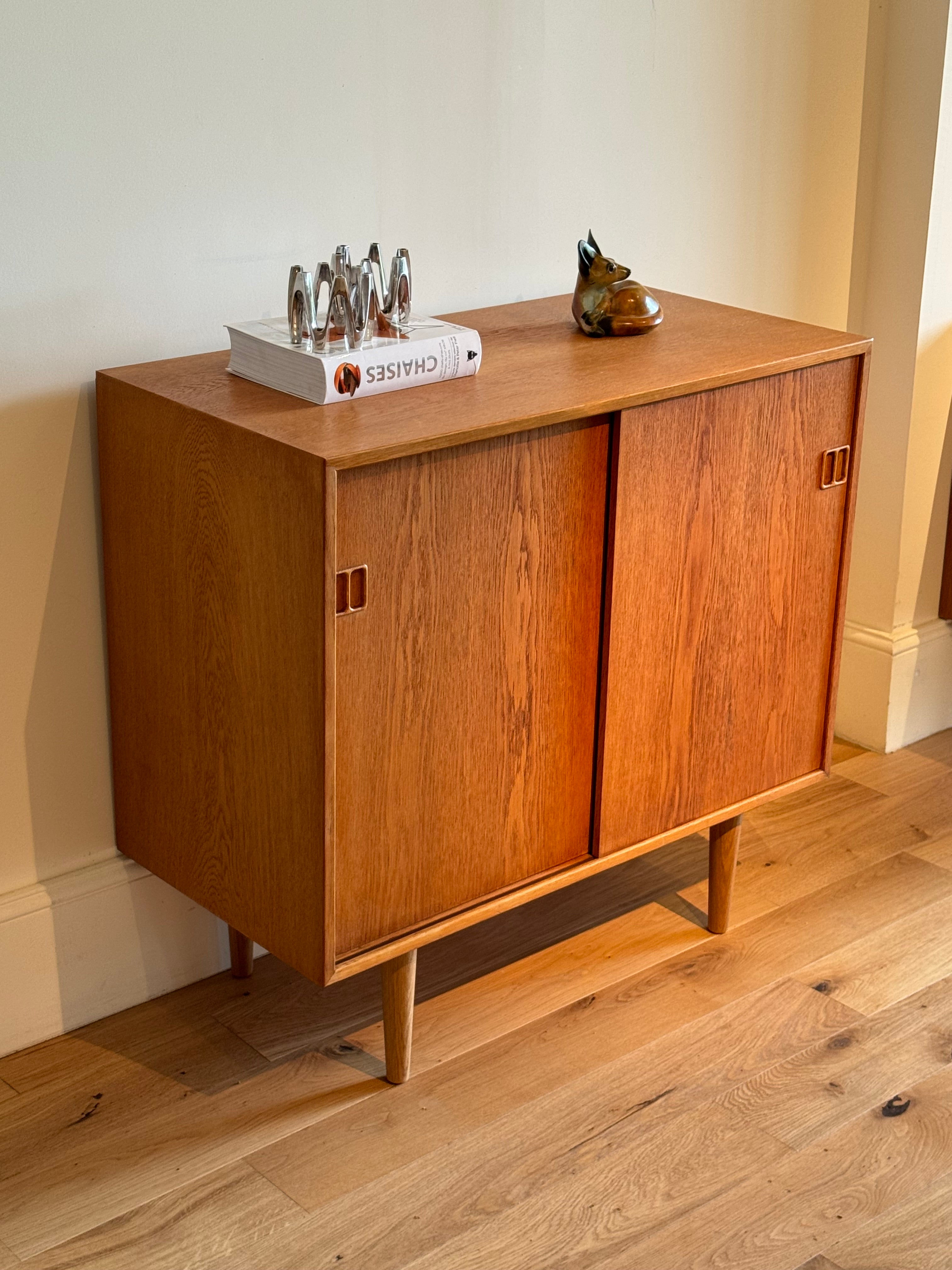 Enfilade scandinave vintage en chêne doré "Edwina"