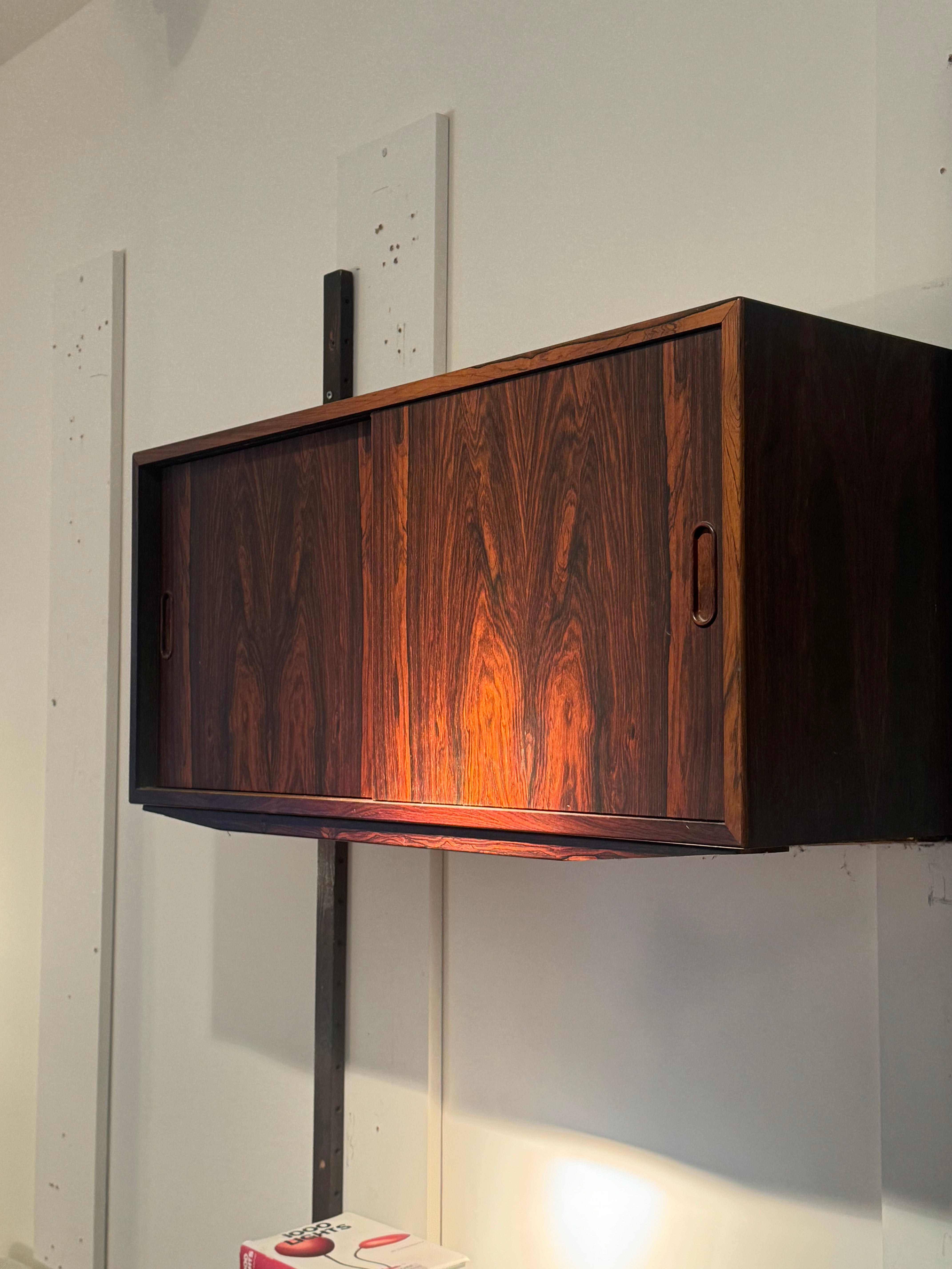 Bibliothèque suspendue scandinave vintage en palissandre (1 linéaire)