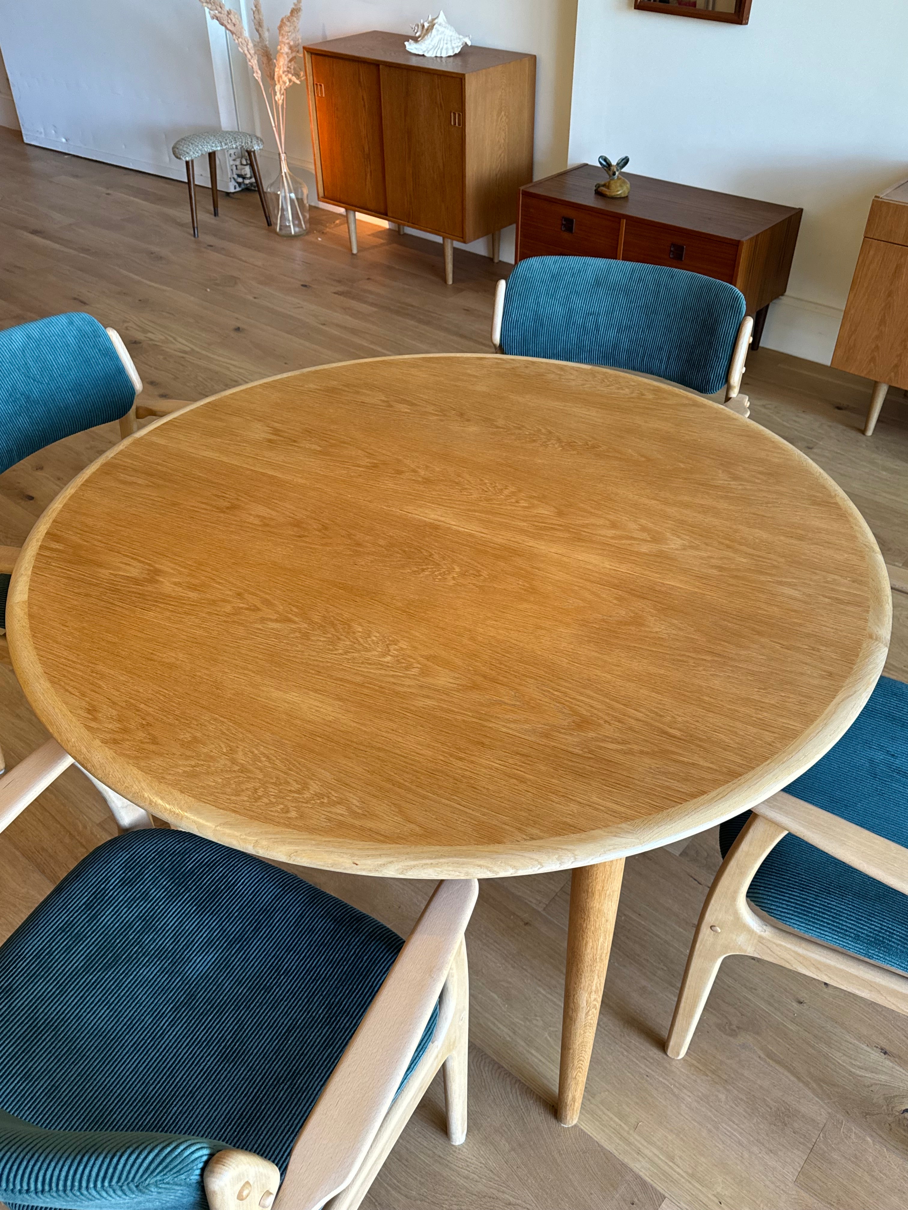 Table de salle à manger ronde en chêne clair "Ella"