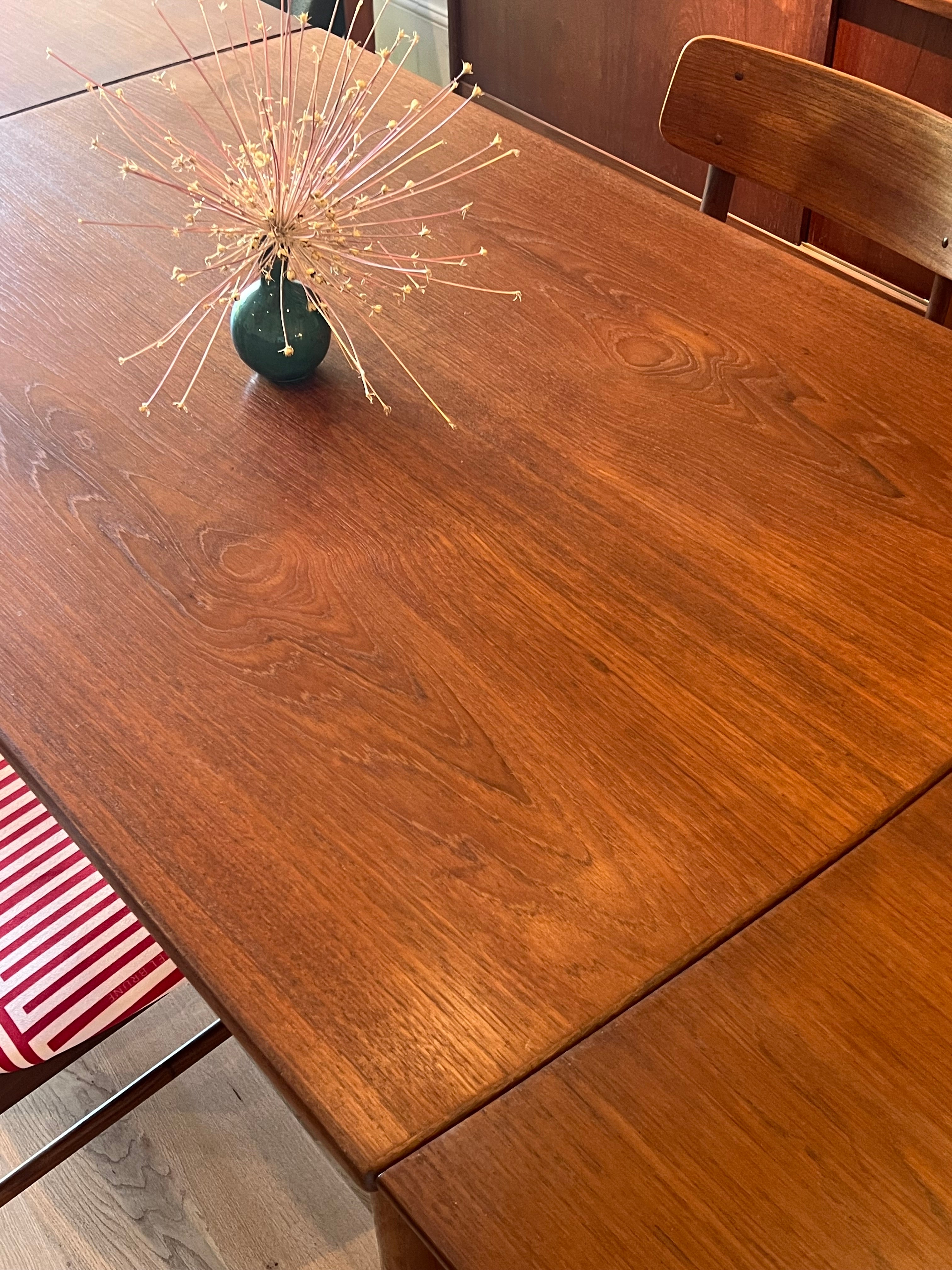 Table de salle à manger scandinave vintage en teck extensible "Finna"