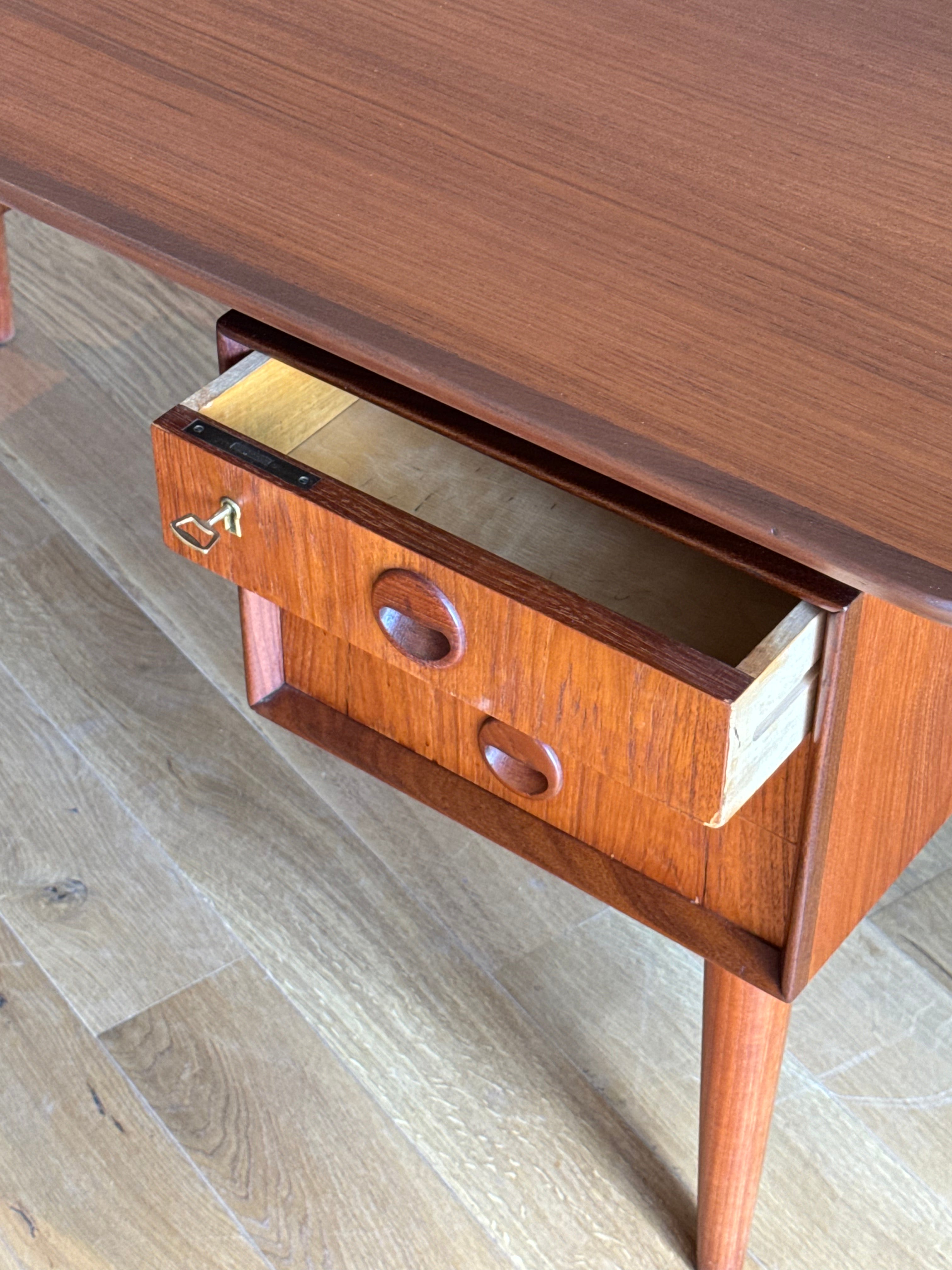 Bureau scandinave vintage en teck "Søren"