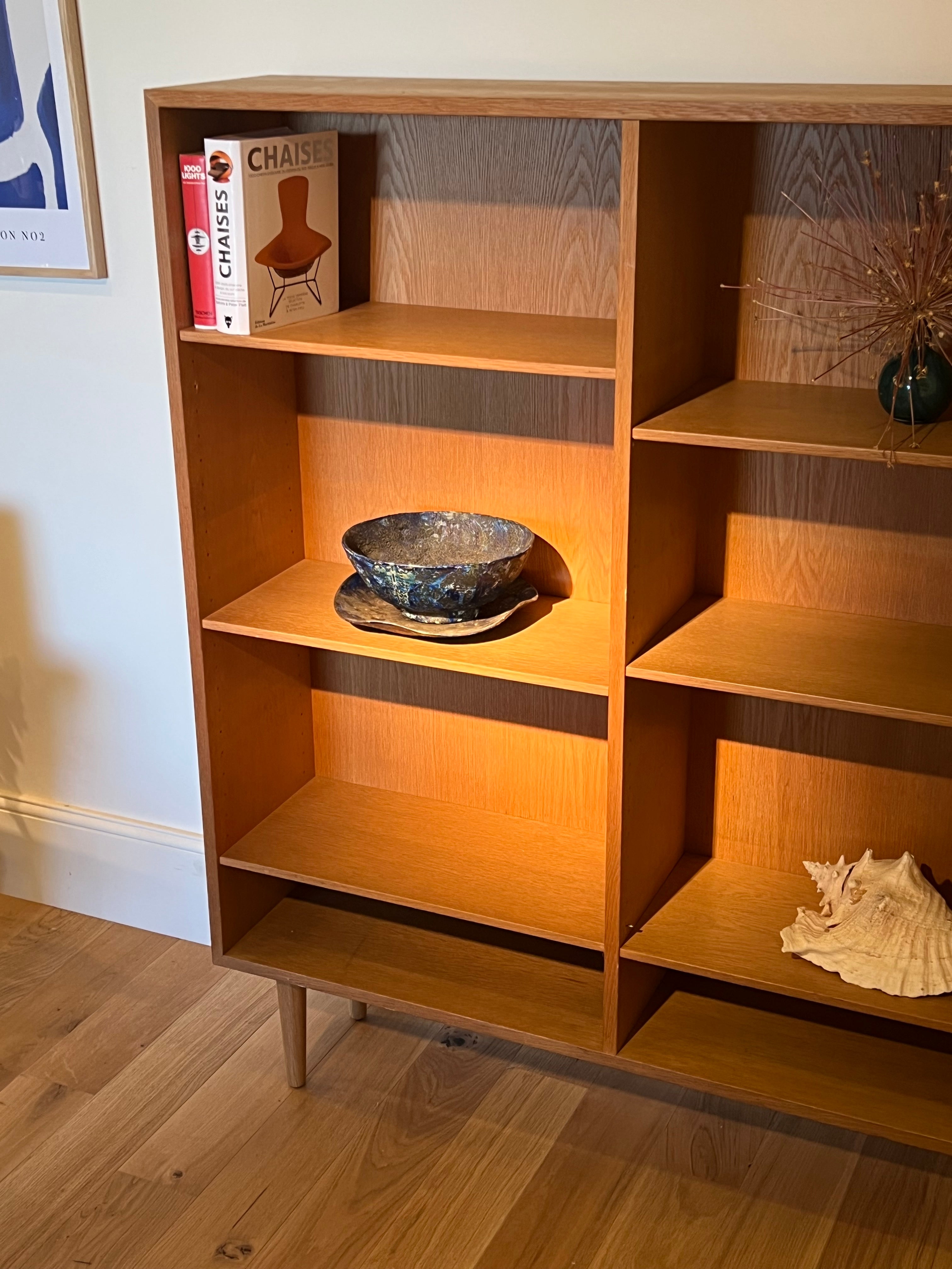 Bibliothèque scandinave vintage en chêne "Tiria"