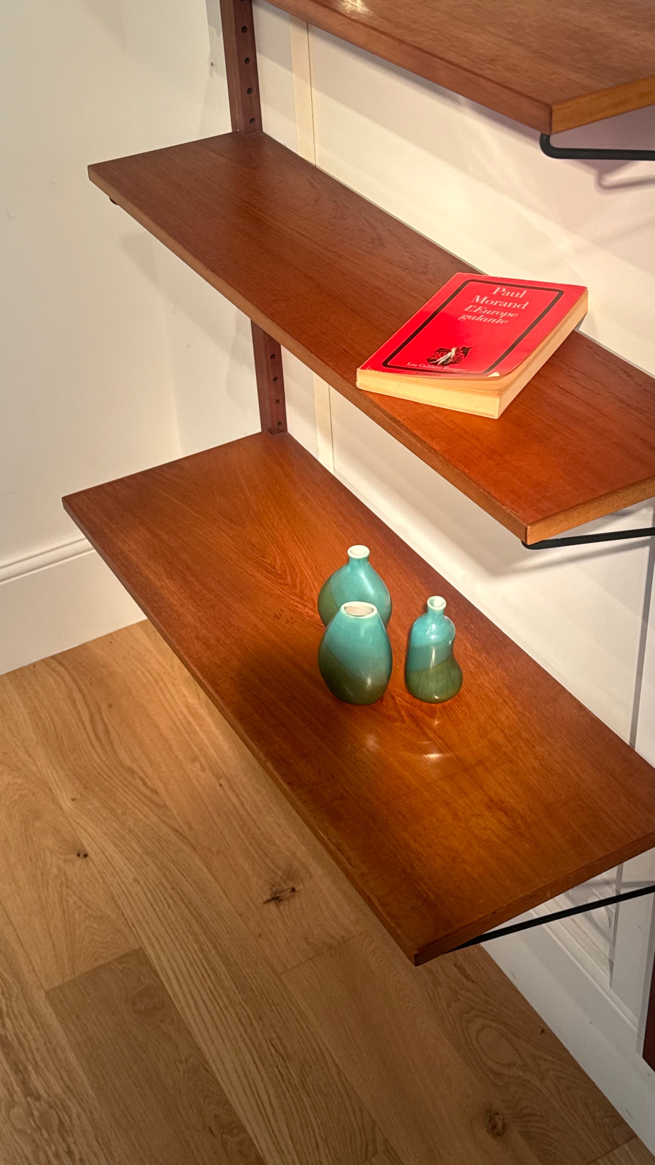 Bibliothèque scandinave vintage murale en teck "Lisbet"