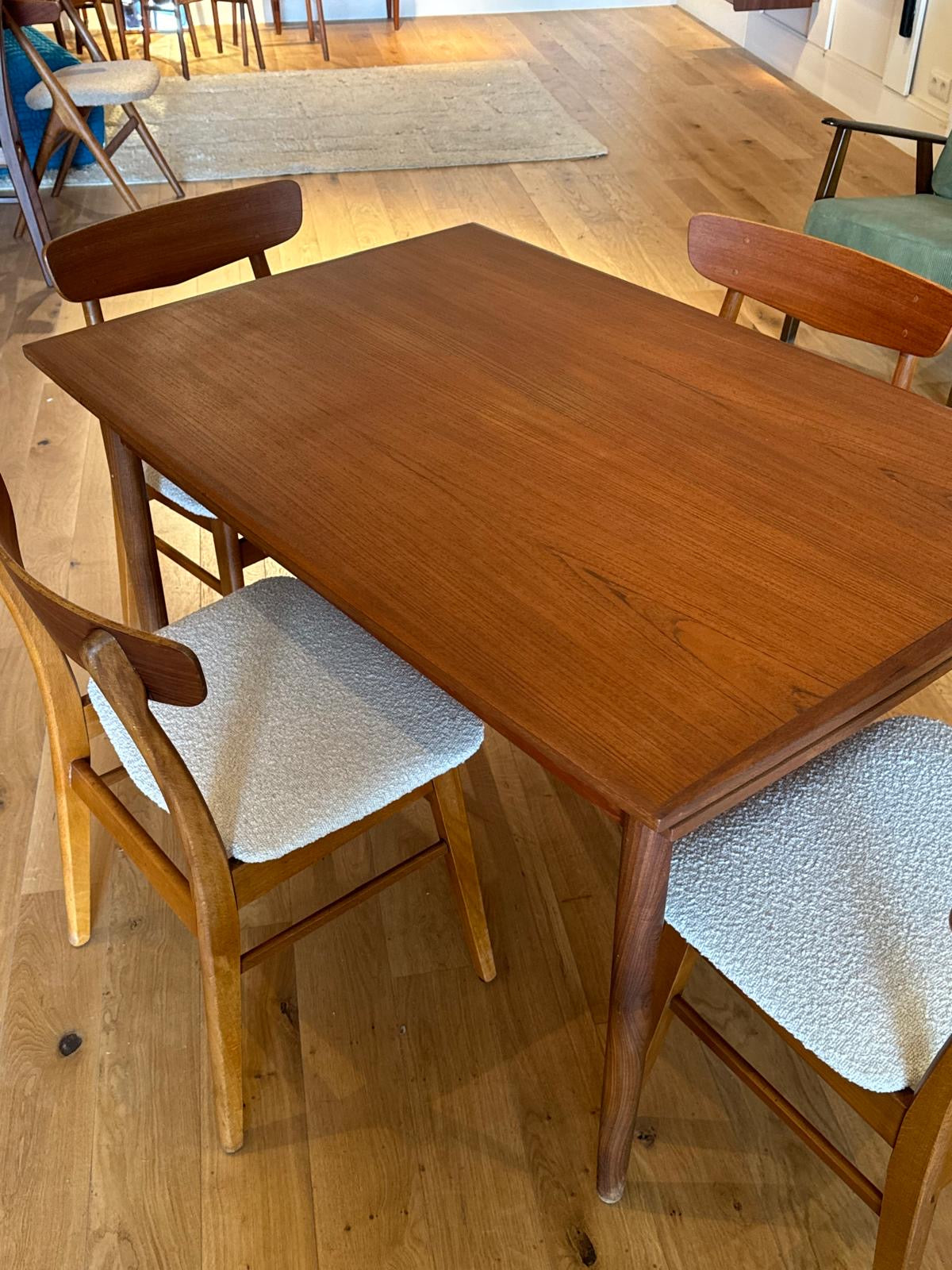 Table scandinave vintage en teck ""Mille"