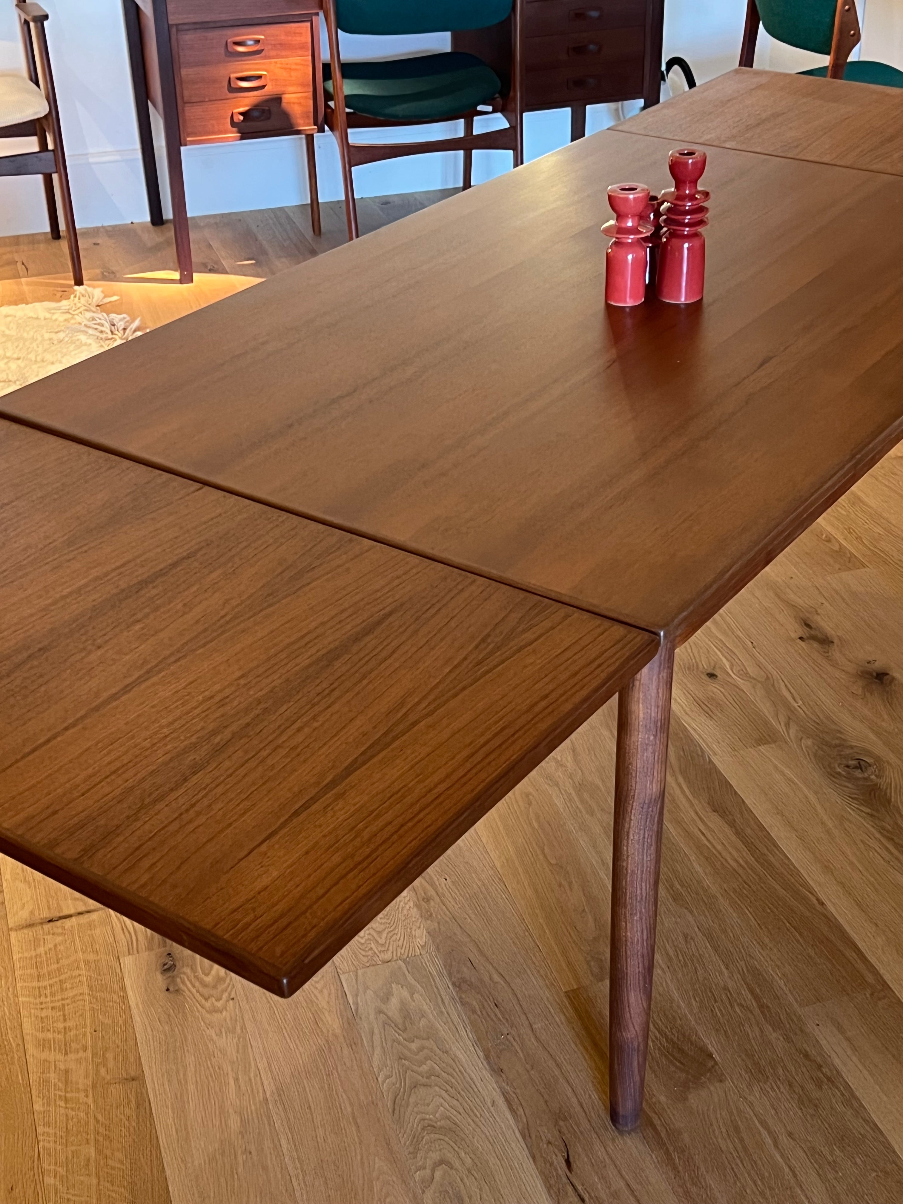 Table de salle à manger scandinave vintage en teck « Lara »