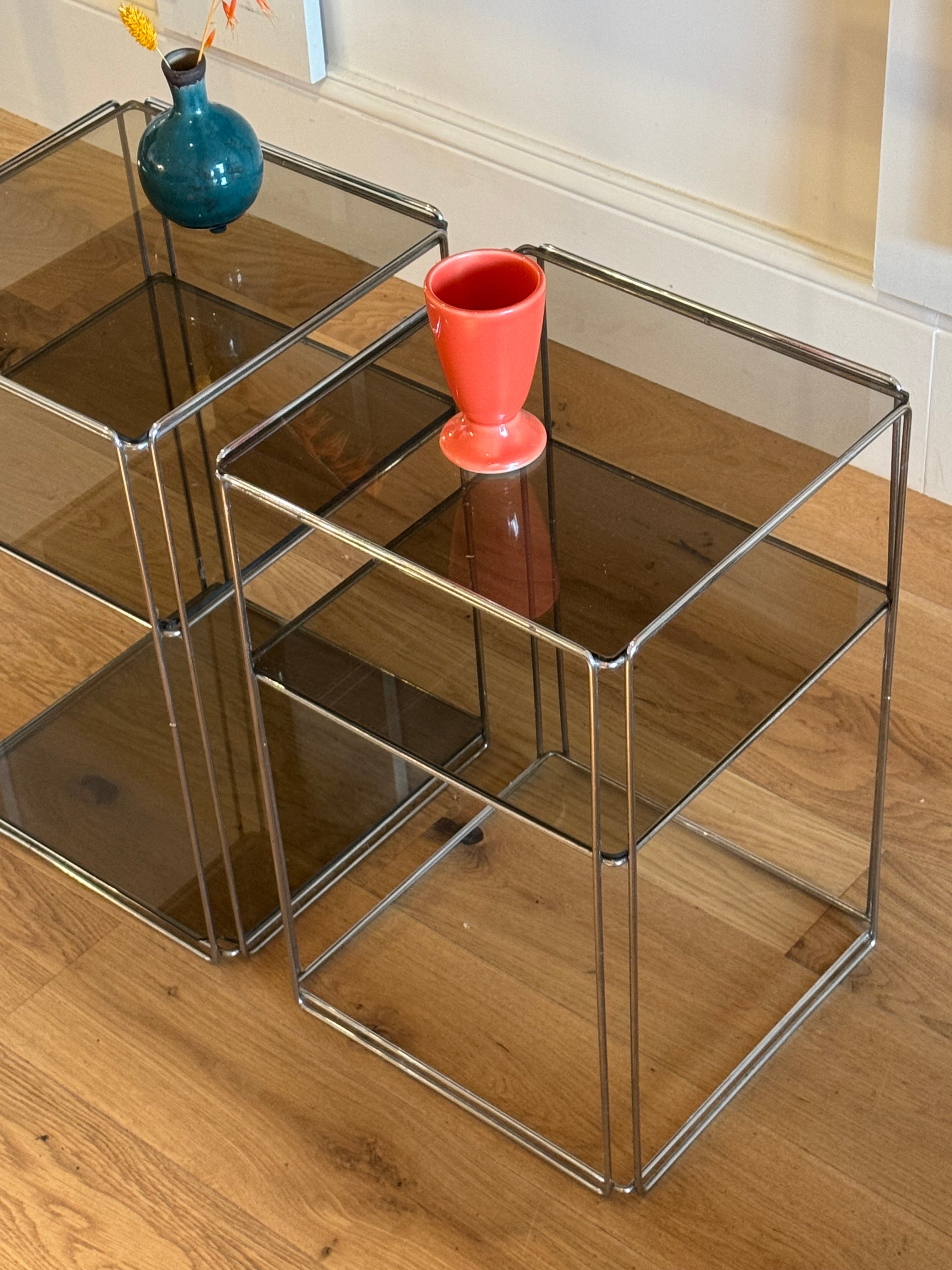 Table d’appoint ou chevet en chrome Max Sauze – Modèle “Isocèle”, années 1970 (2 disponibles)