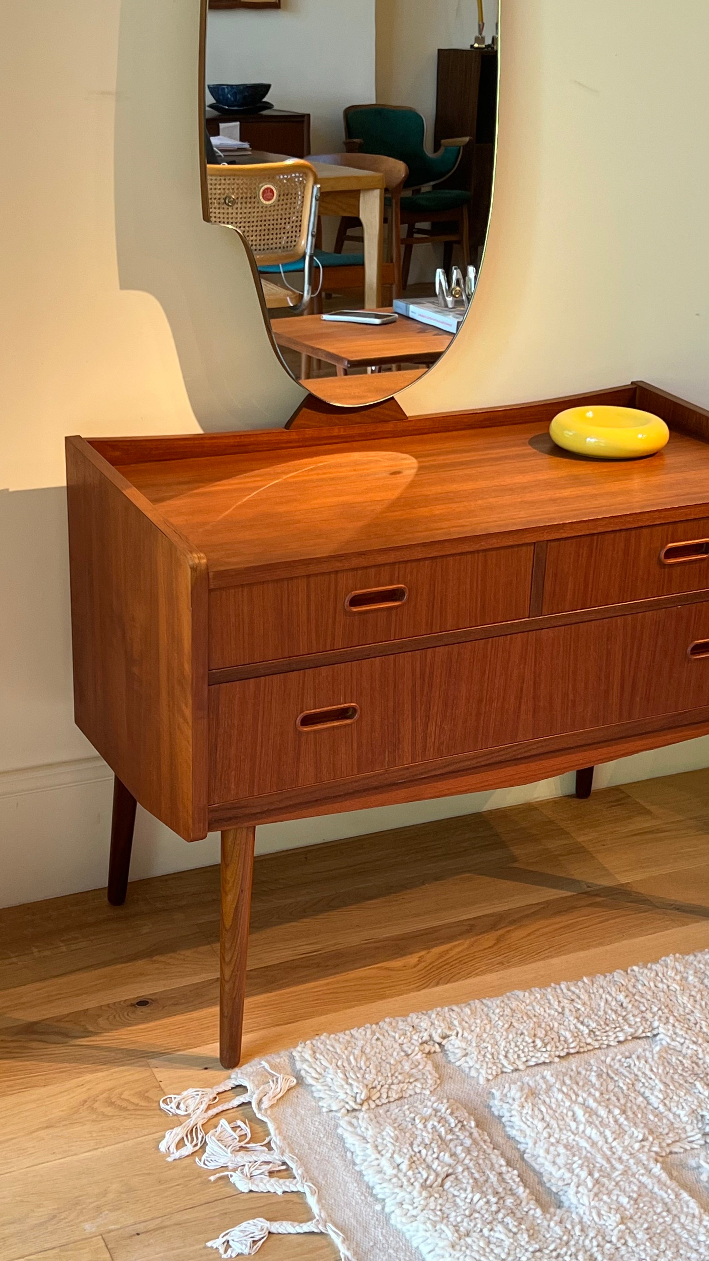 Commode coiffeuse avec grand miroir scandinave vintage "Karna"