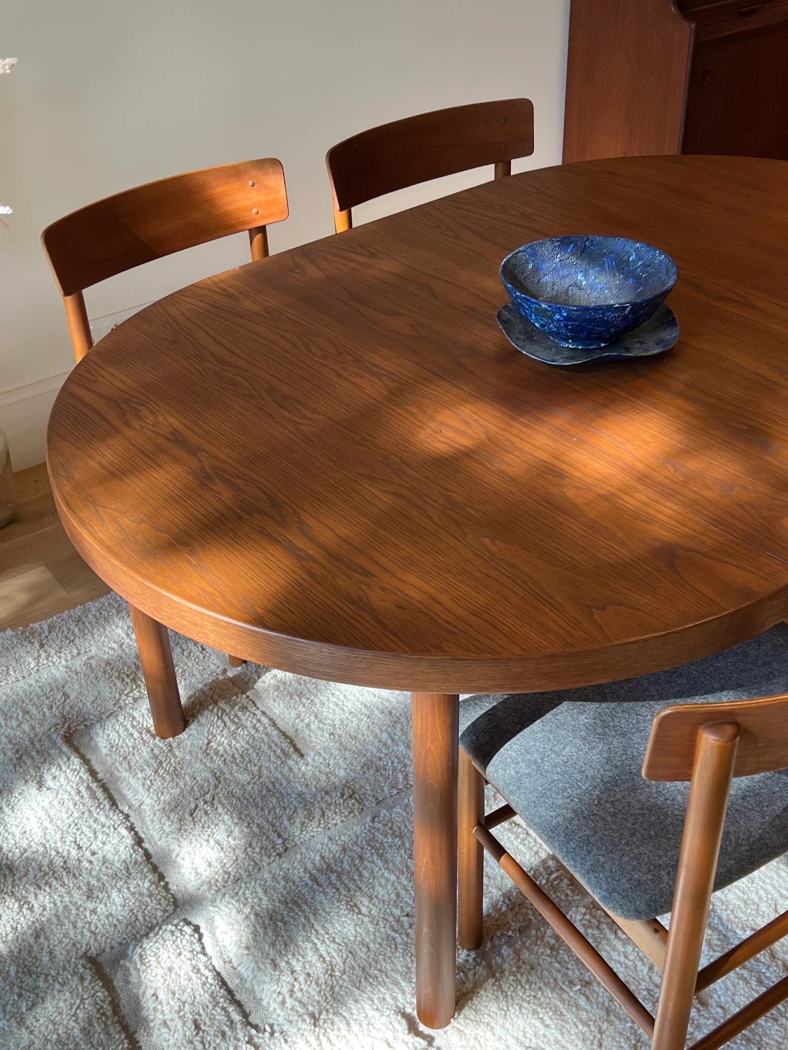 Table ronde de salle à manger extensible scandinave vintage en teck "Nilsa"