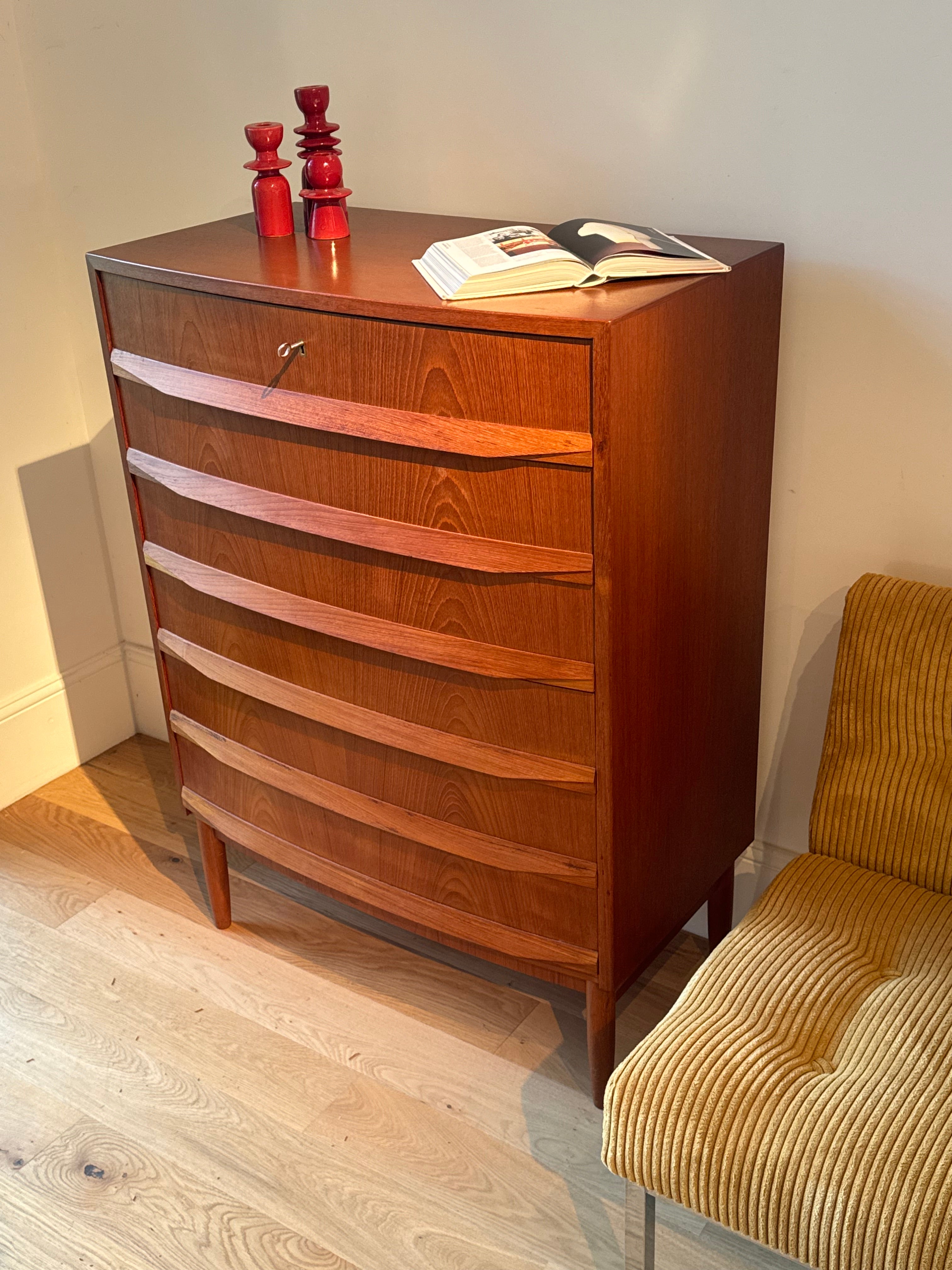 Commode scandinave vintage « Lilta »