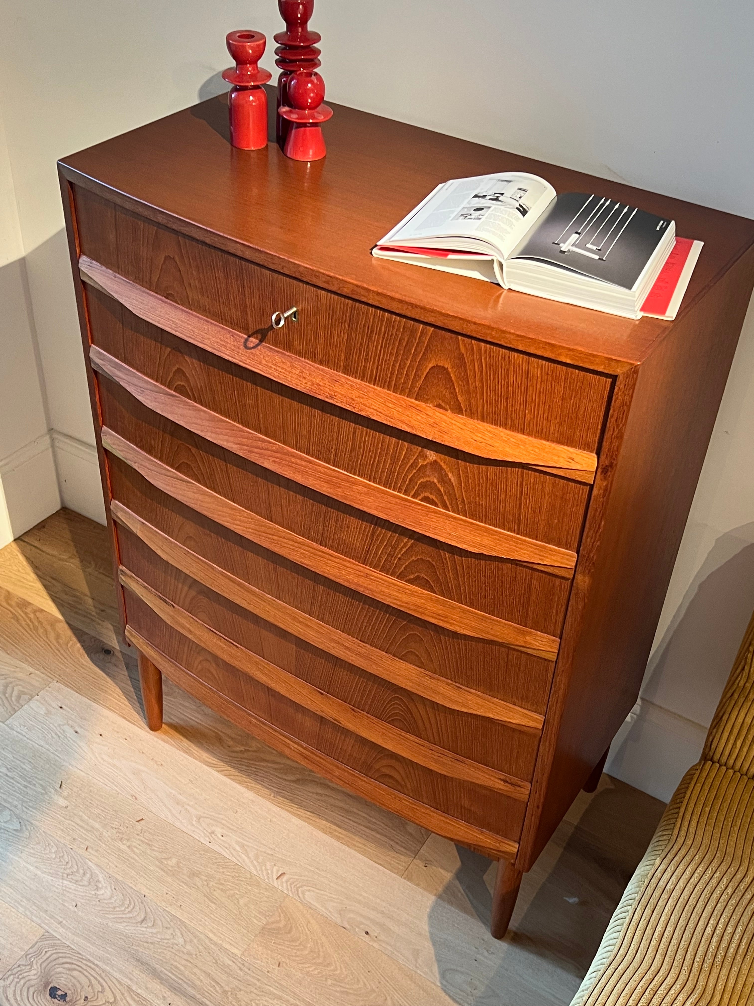 Commode scandinave vintage « Lilta »