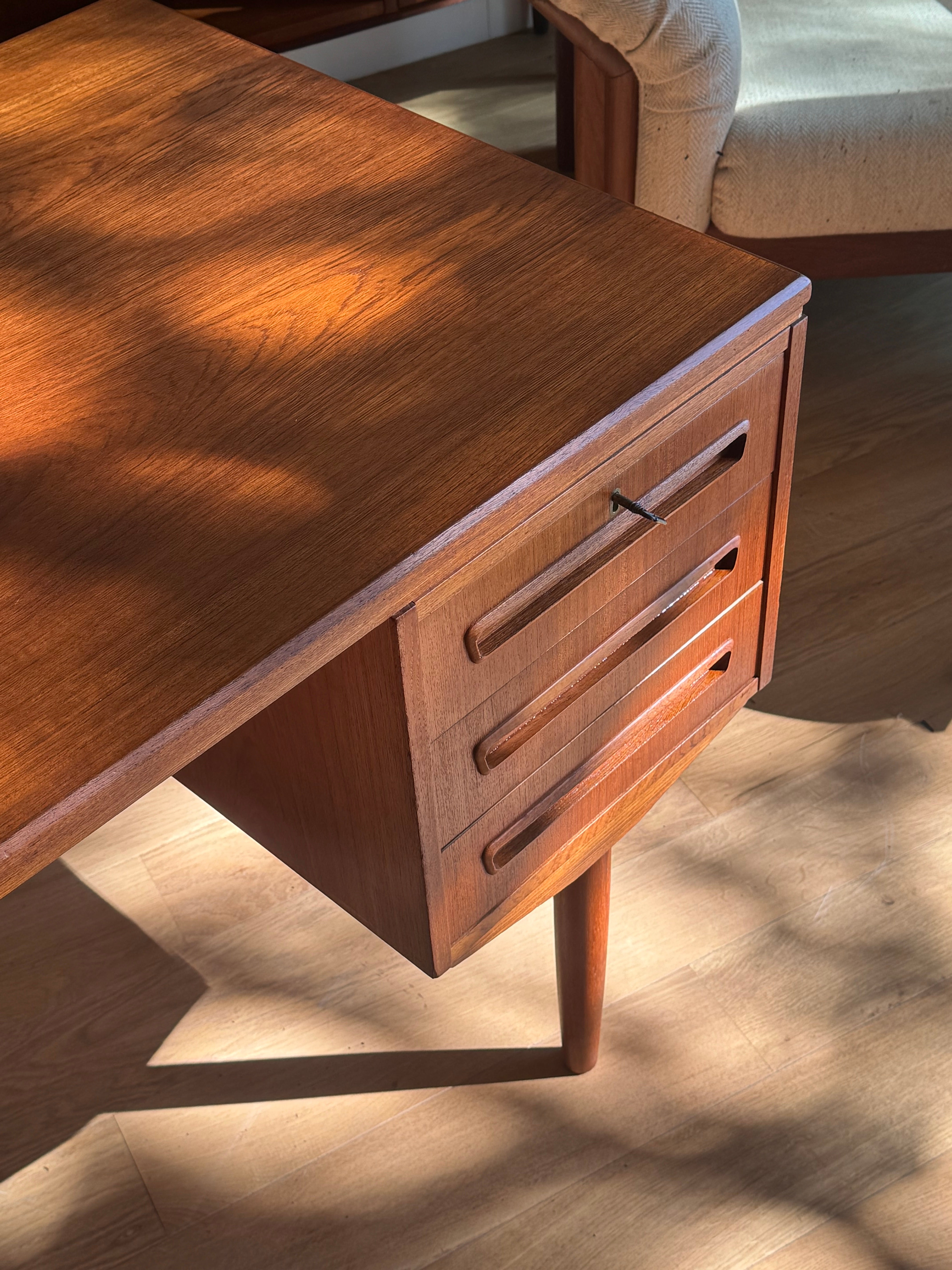 Bureau scandinave vintage double face en teck "Arnold"