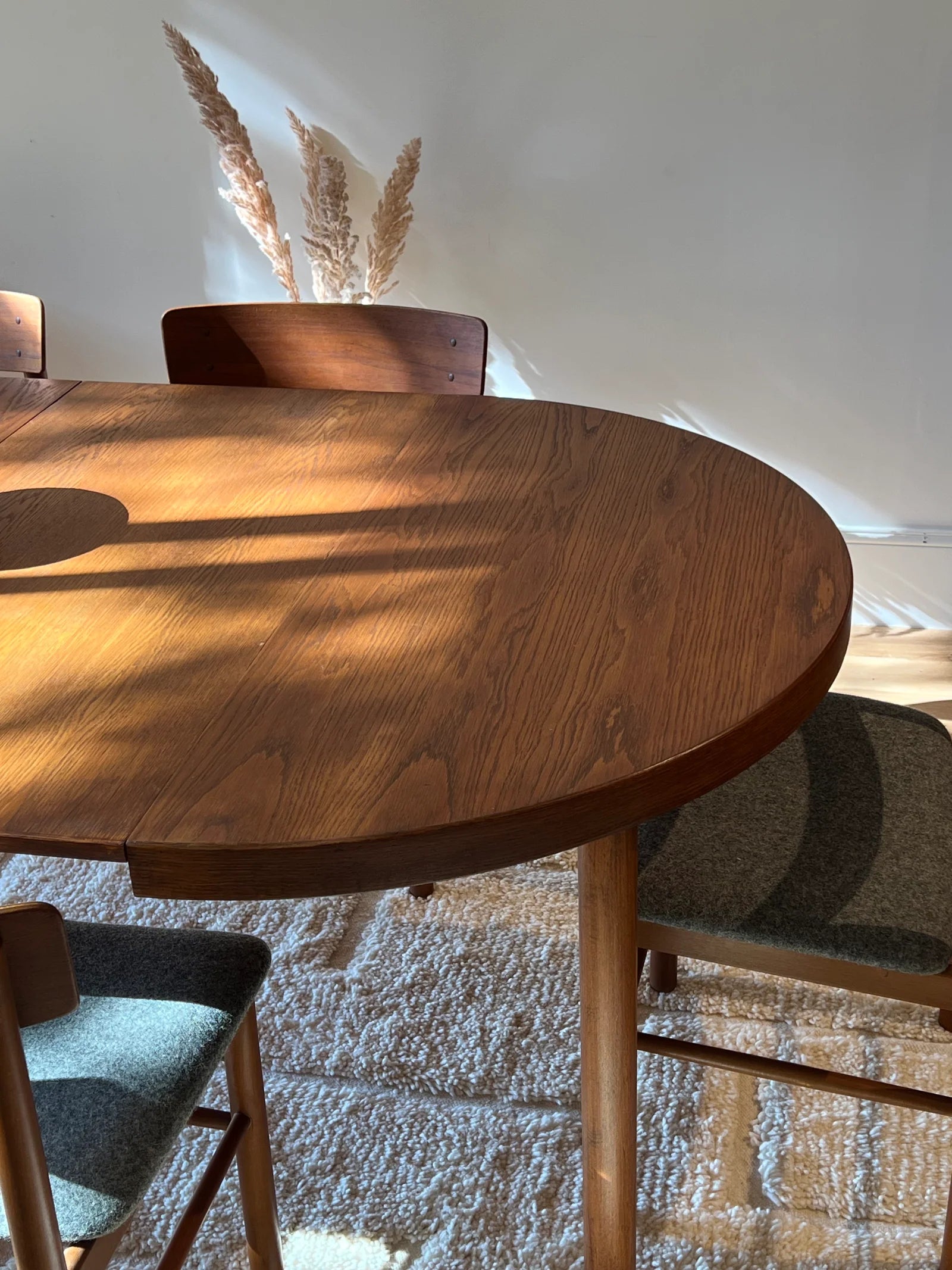Table ronde de salle à manger extensible scandinave vintage en teck "Nilsa"