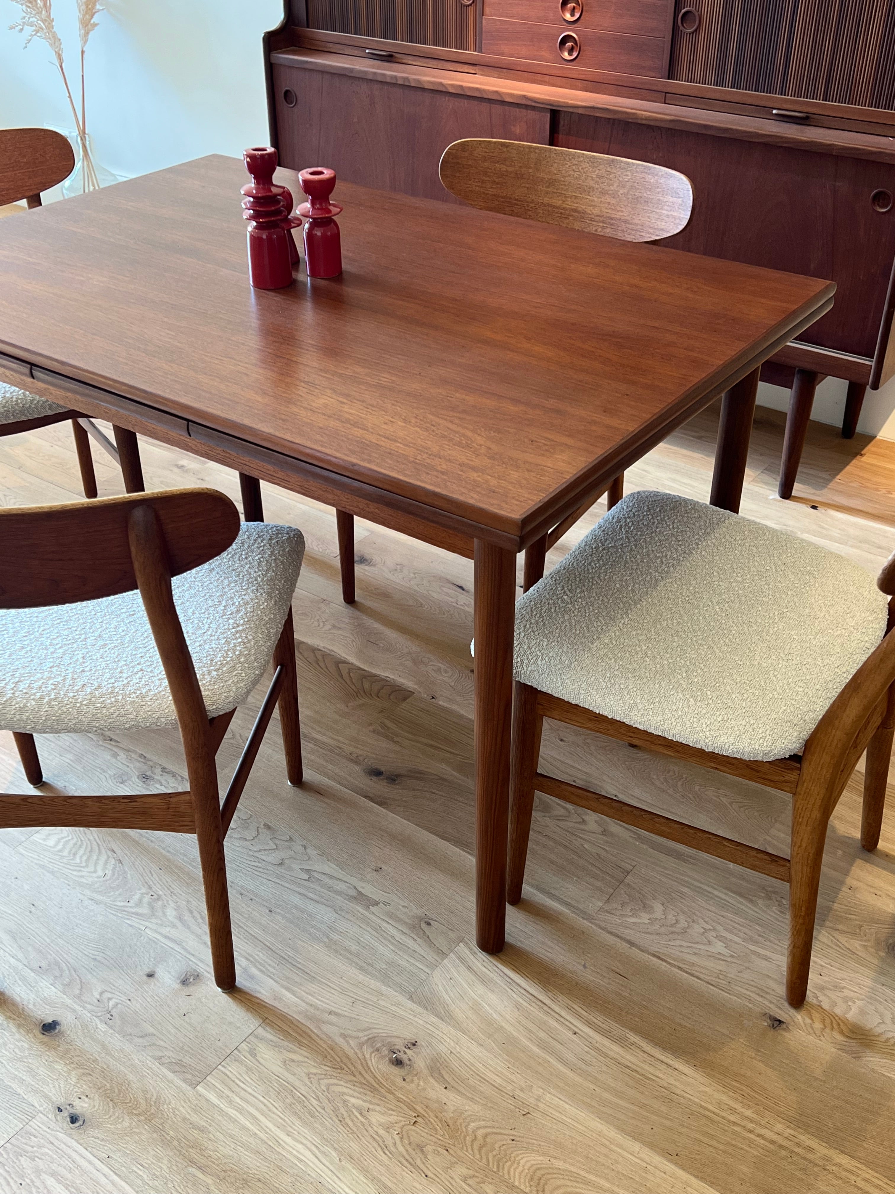Table de salle à manger vintage scandinave en teck "Asta"