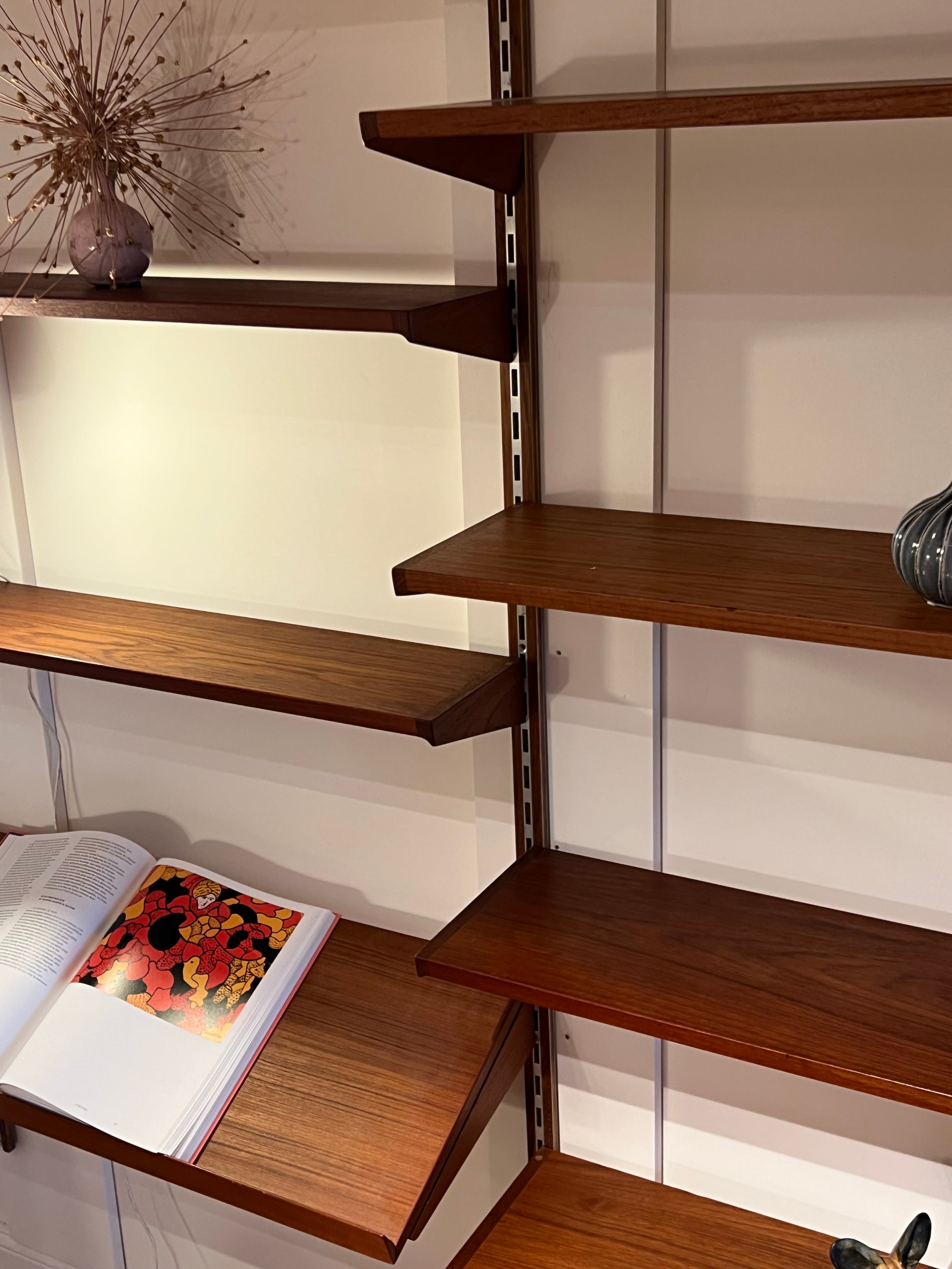 Bibliothèque suspendue scandinave vintage en teck du designer Kai Kristiansen pour FM Mobler