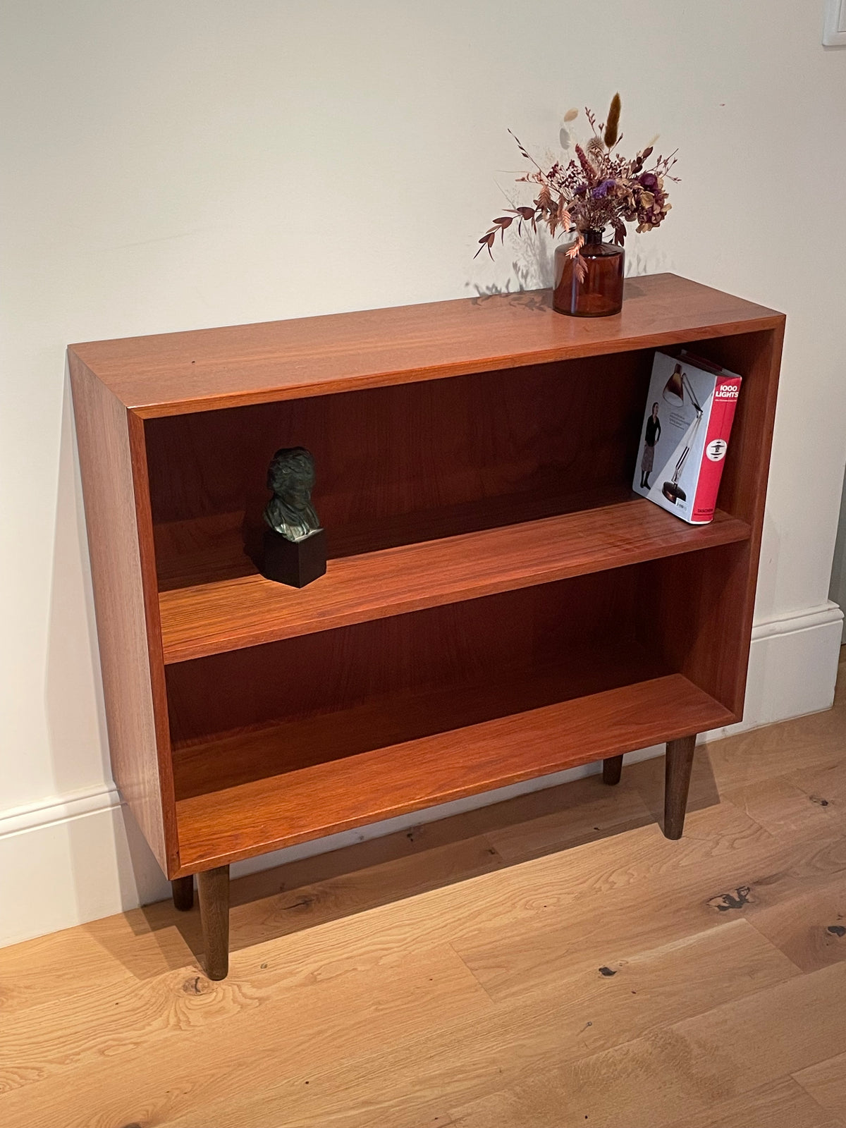 Bibliothèque basse scandinave vintage en teck « Sigrid »