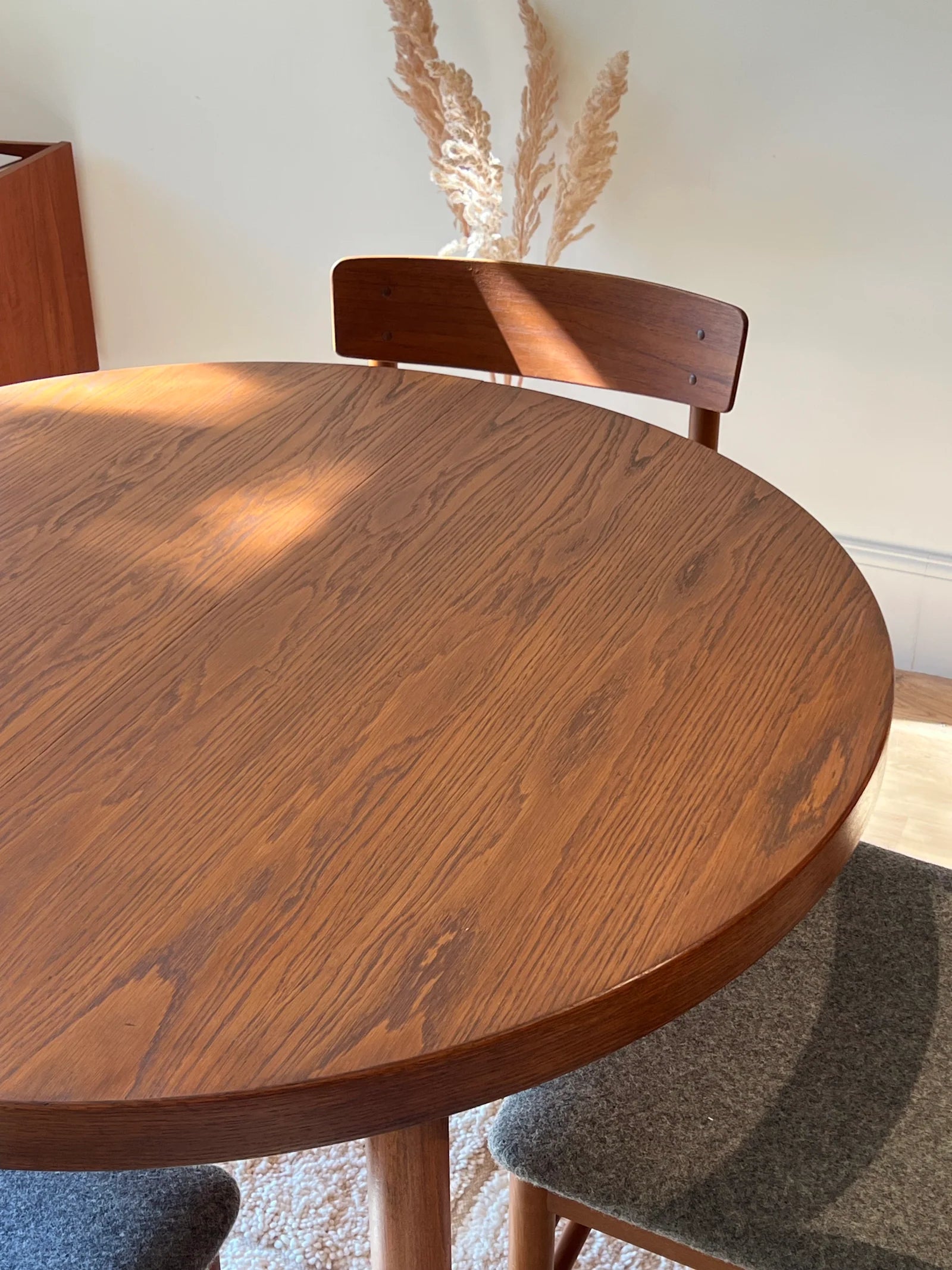 Table ronde de salle à manger extensible scandinave vintage en teck "Nilsa"