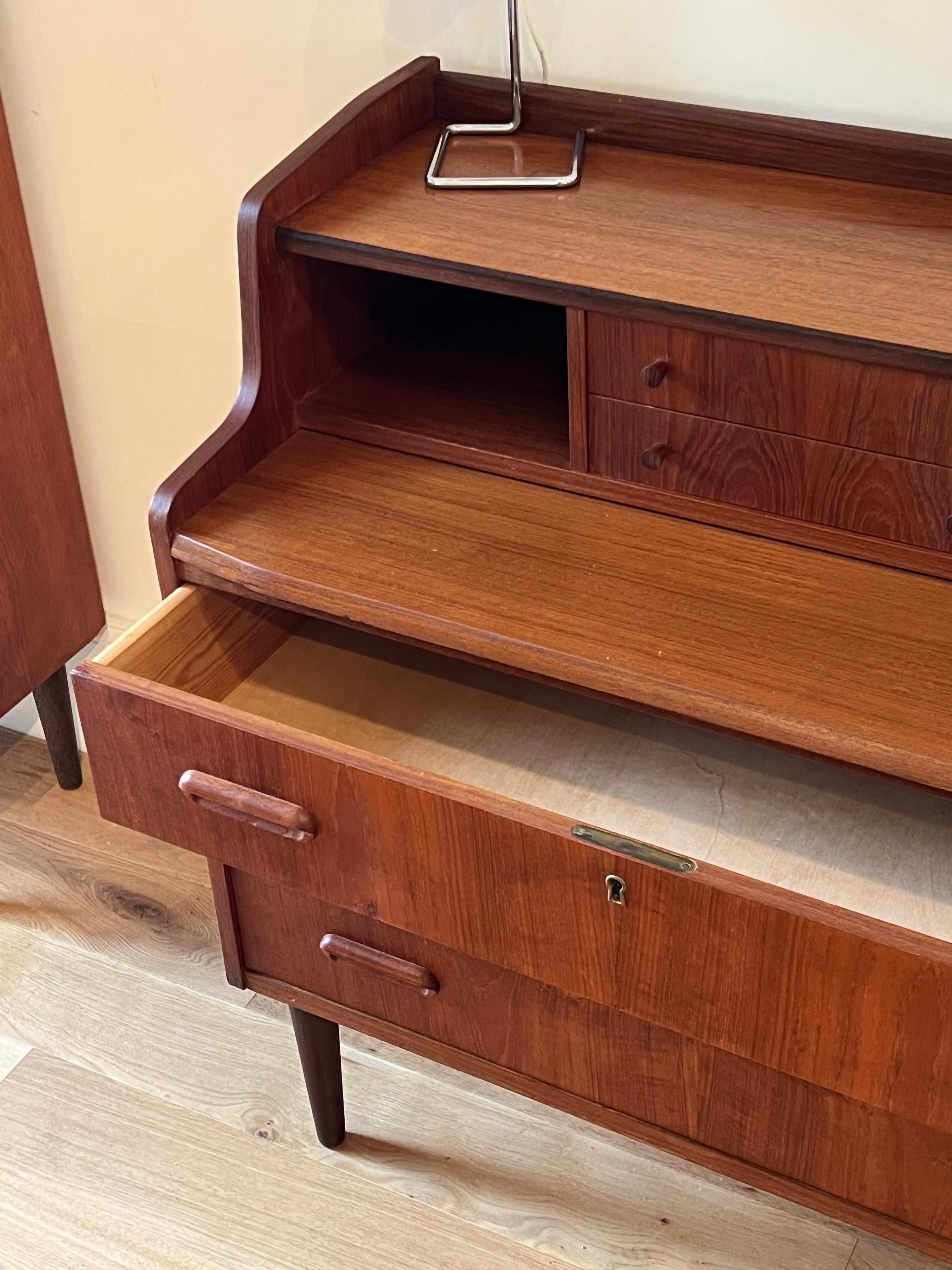 Secrétaire scandinave en teck – « Alrik » – Années 60