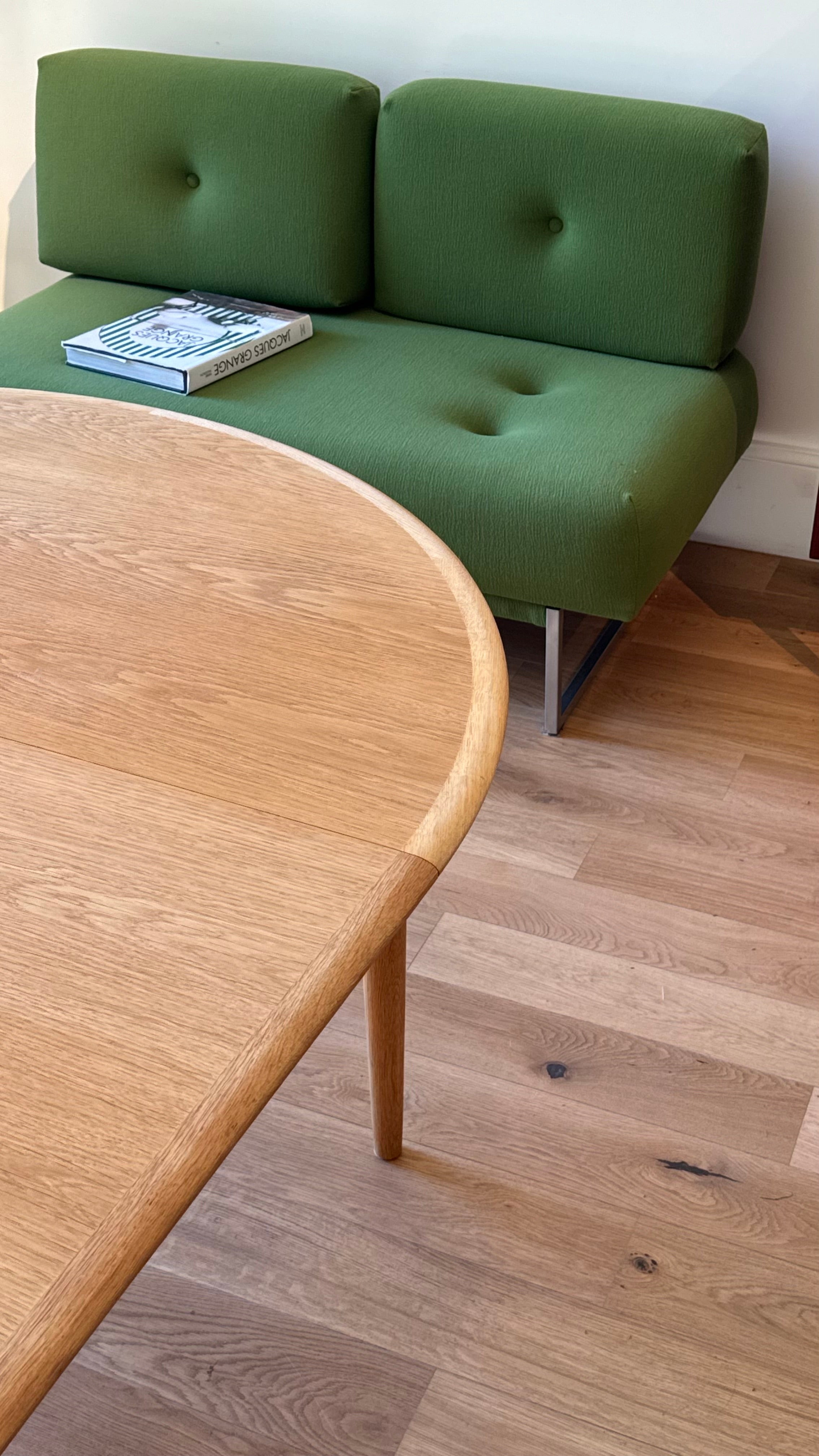Table de salle à manger ronde en chêne clair "Ella"