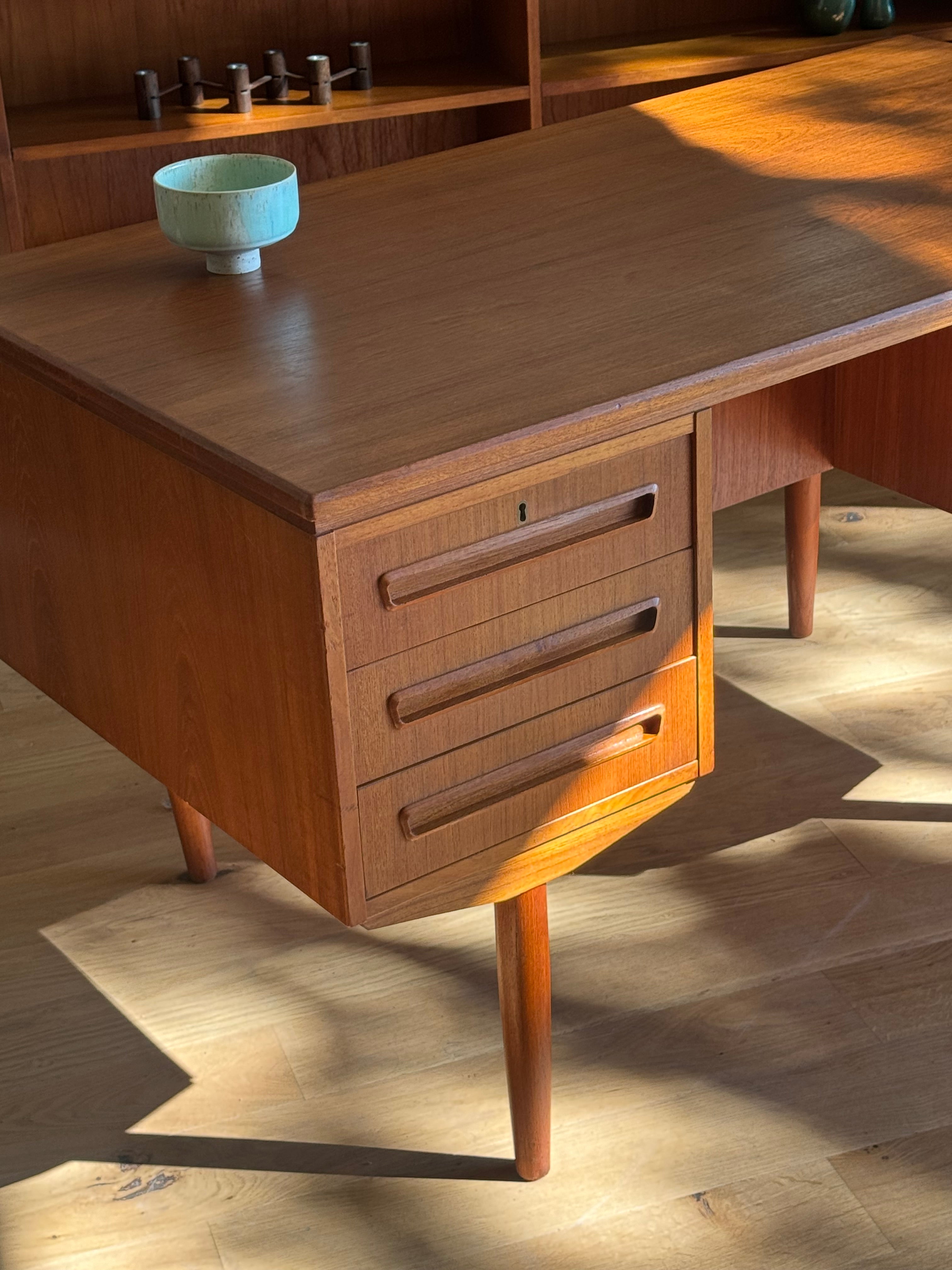 Bureau scandinave vintage double face en teck "Arnold"