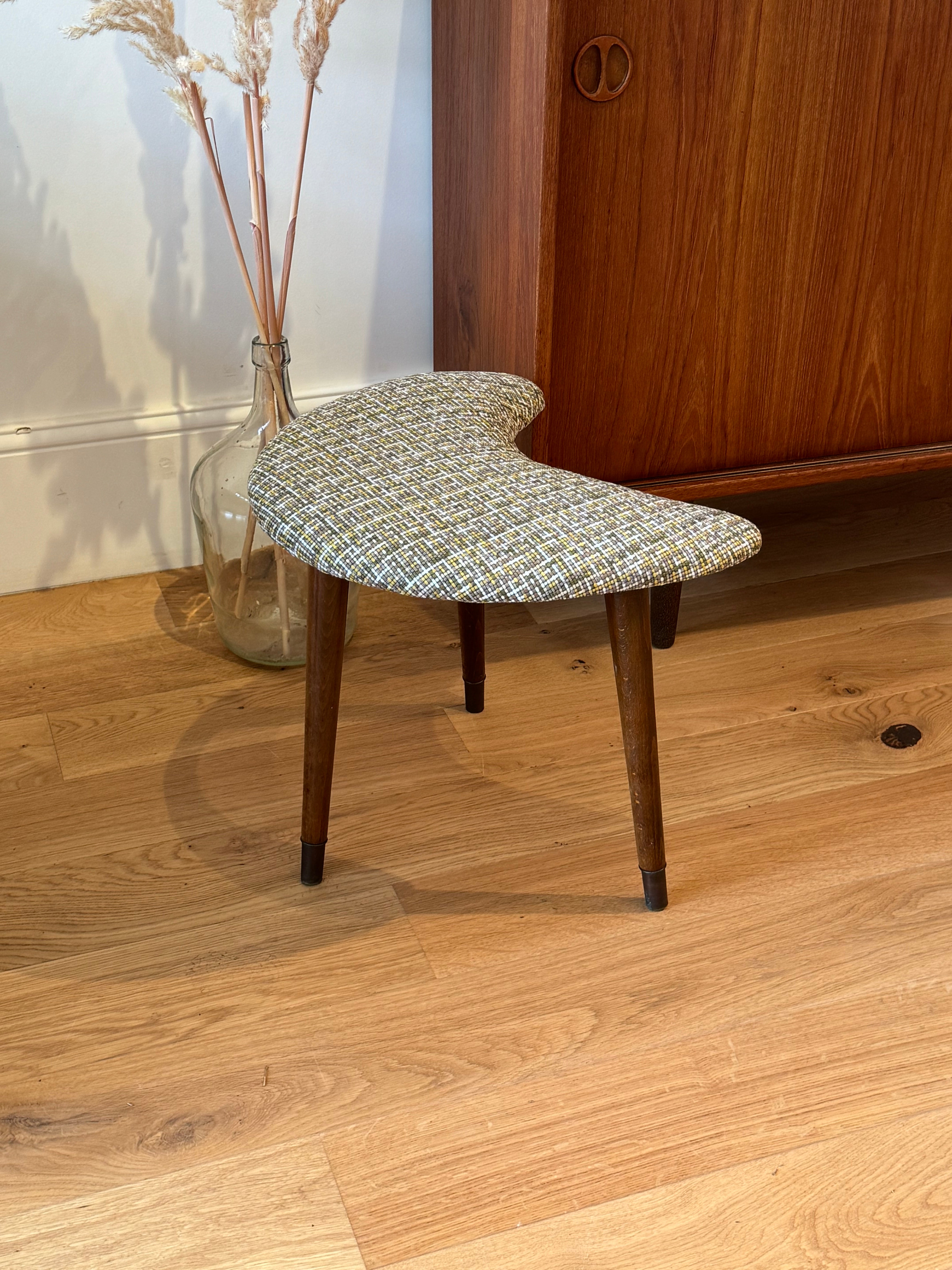 Petit tabouret ou repose-pied scandinave vintage tripode "Jytte"