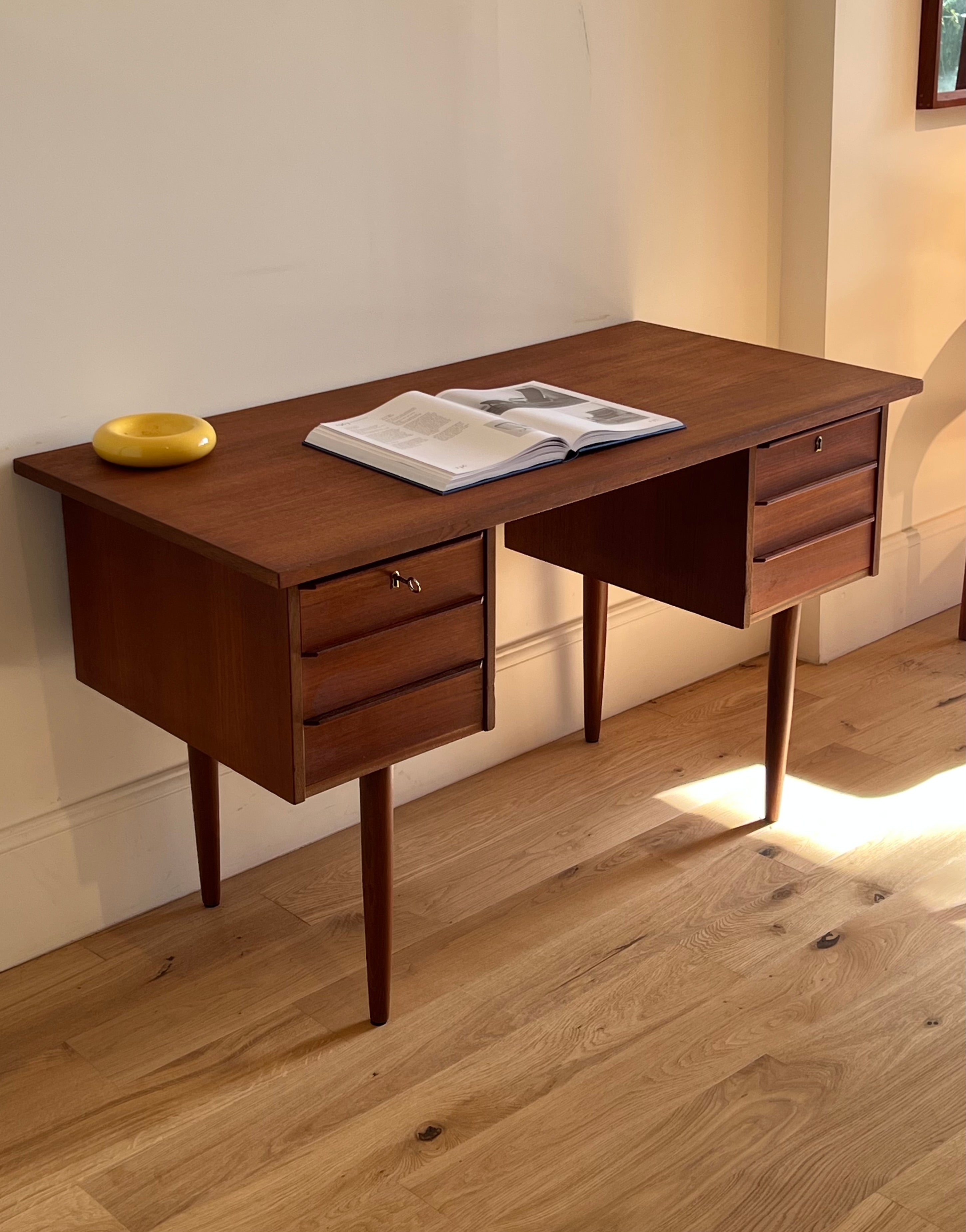 Bureau scandinave vintage en teck "Han"