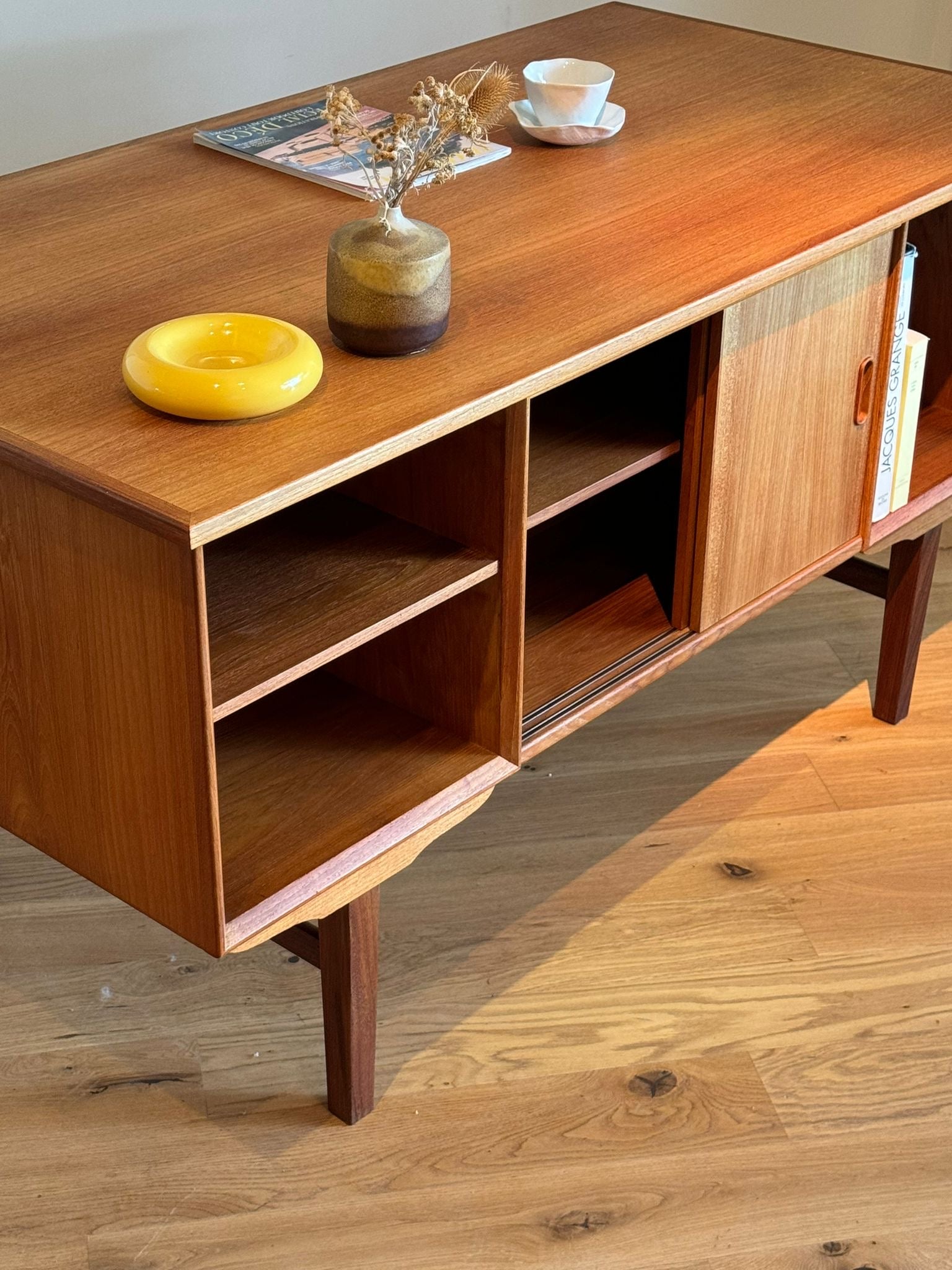 Bureau scandinave vintage en chêne doré "Karl"