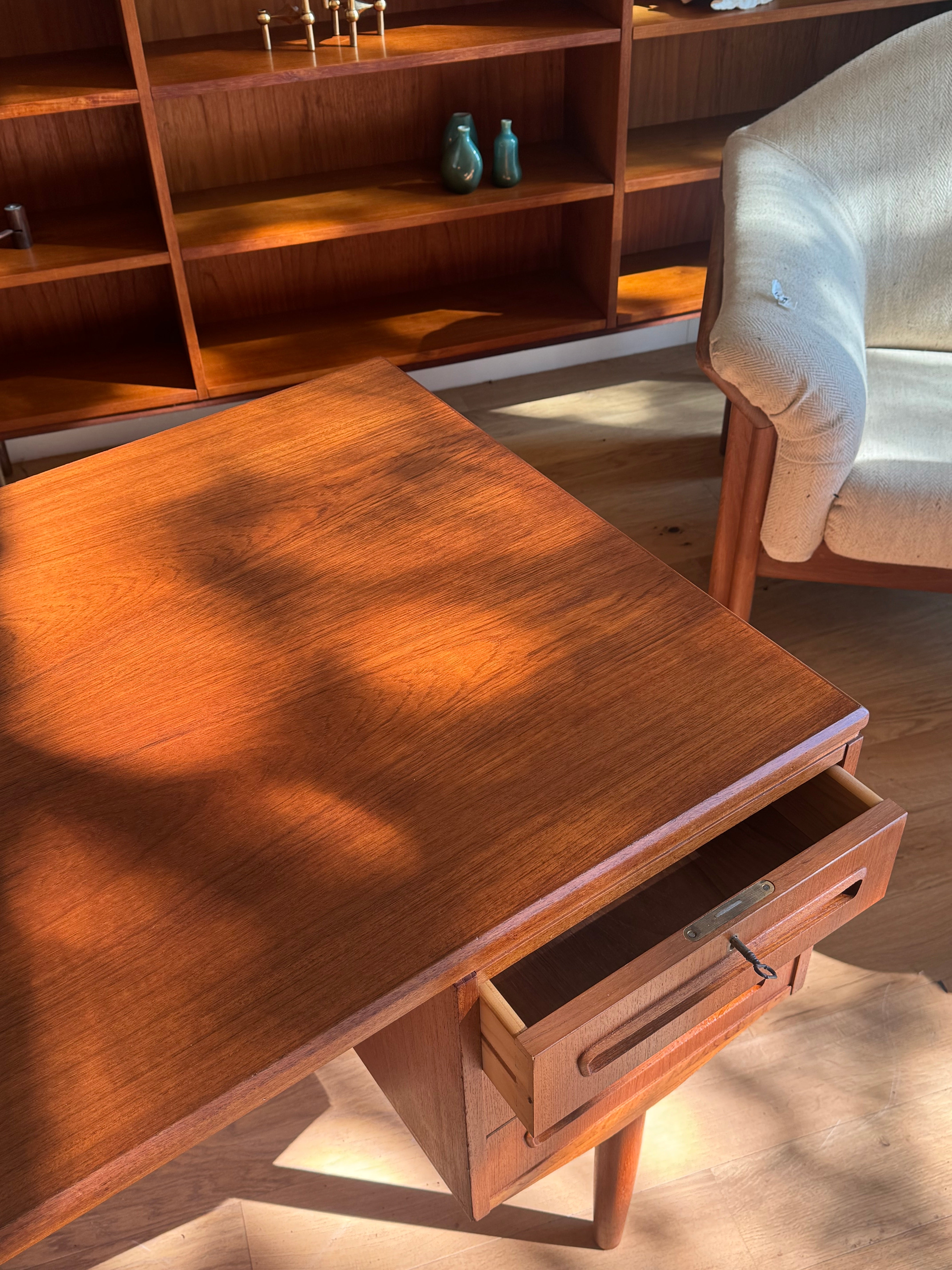 Bureau scandinave vintage double face en teck "Arnold"