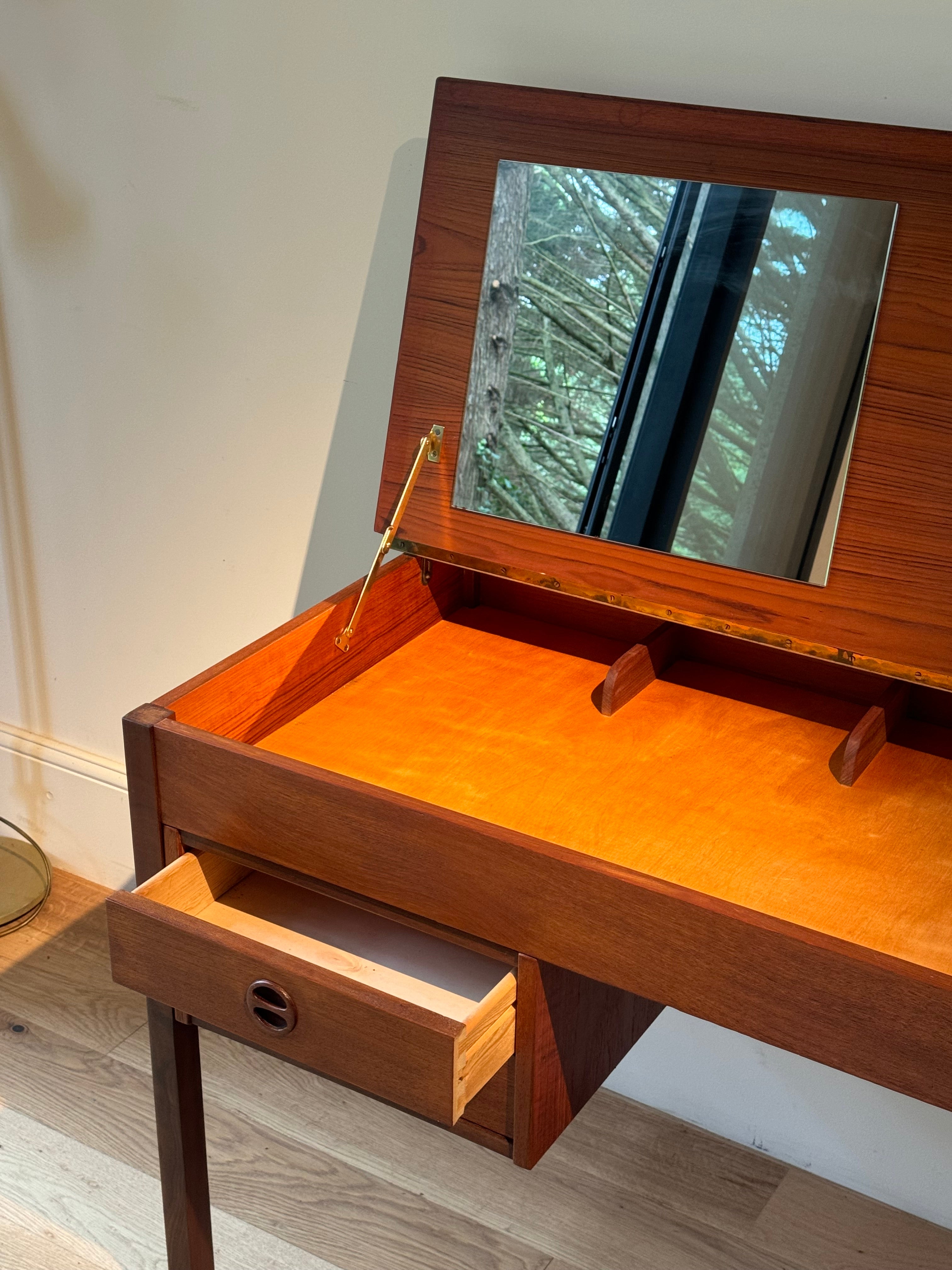 Bureau / coiffeuse scandinave vintage en teck « Arnold »