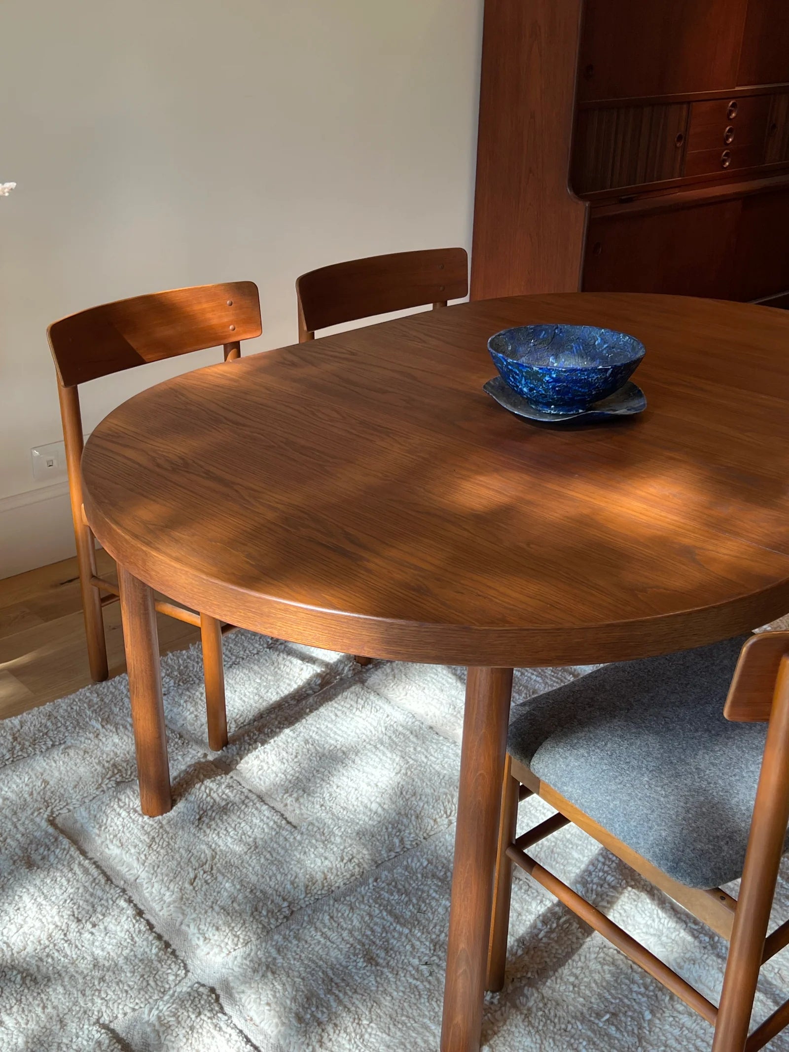 Table ronde de salle à manger extensible scandinave vintage en teck "Nilsa"