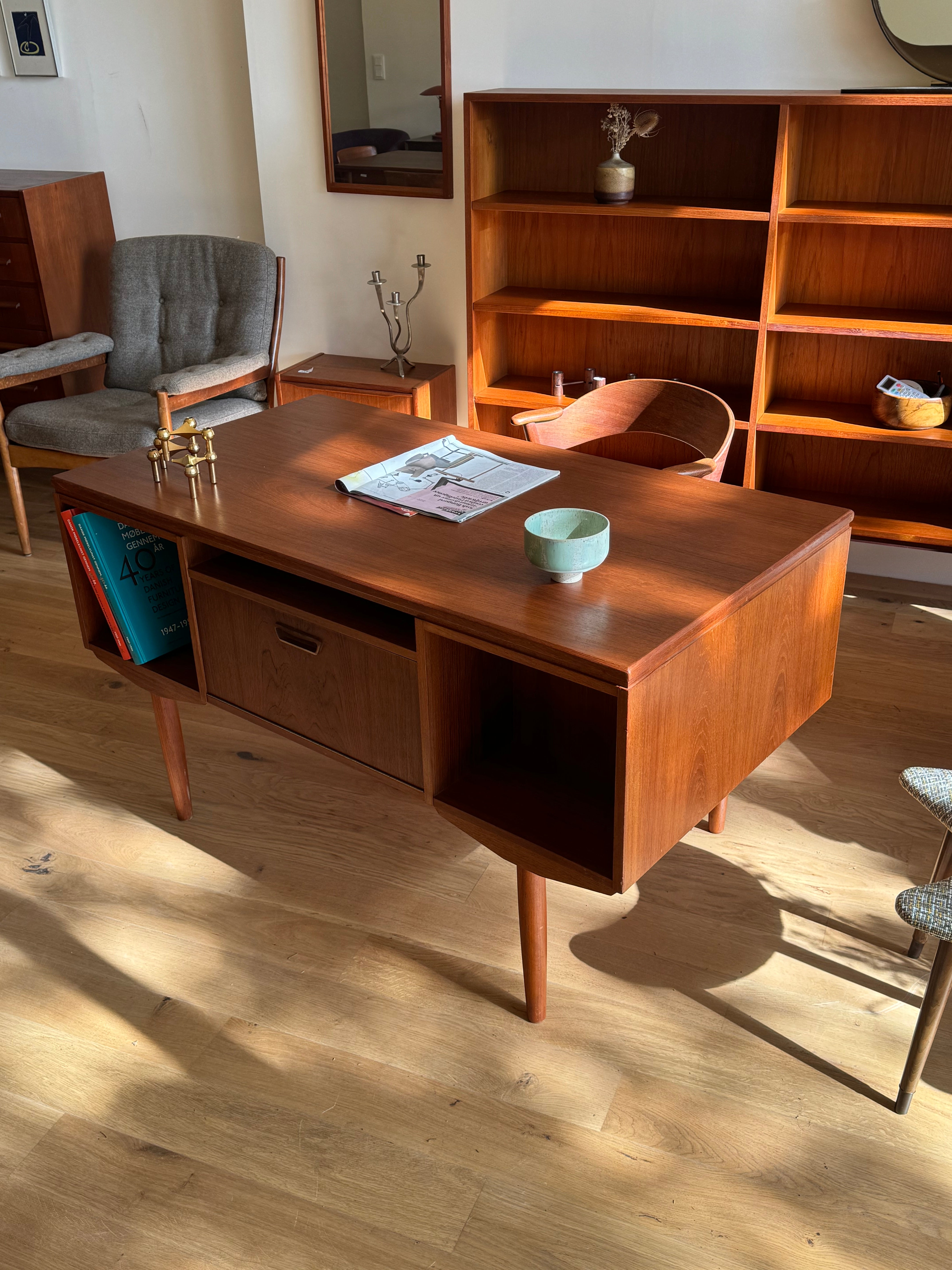 Bureau scandinave vintage double face en teck "Arnold"