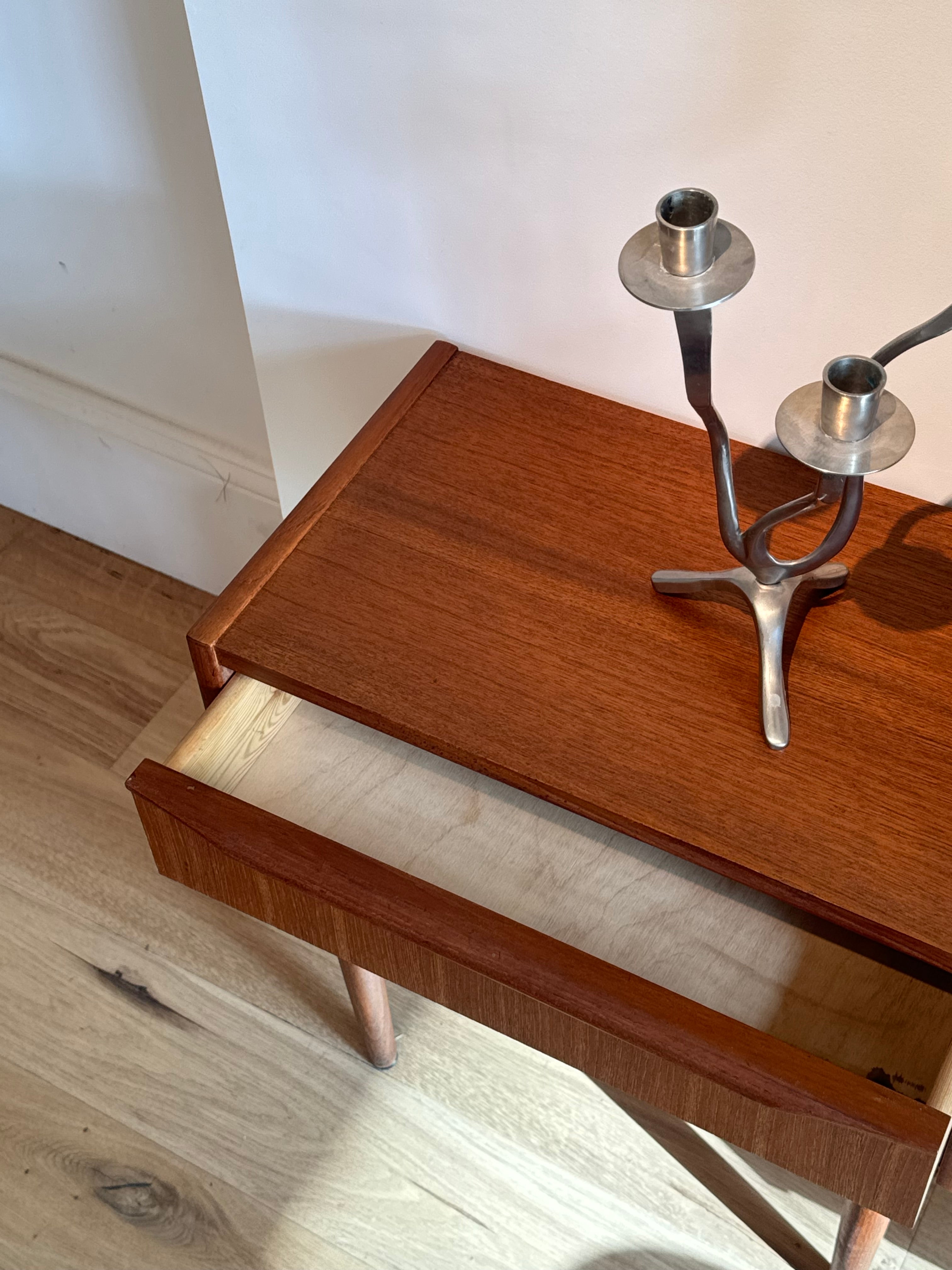 Table de chevet scandinave vintage en teck "Lyn"