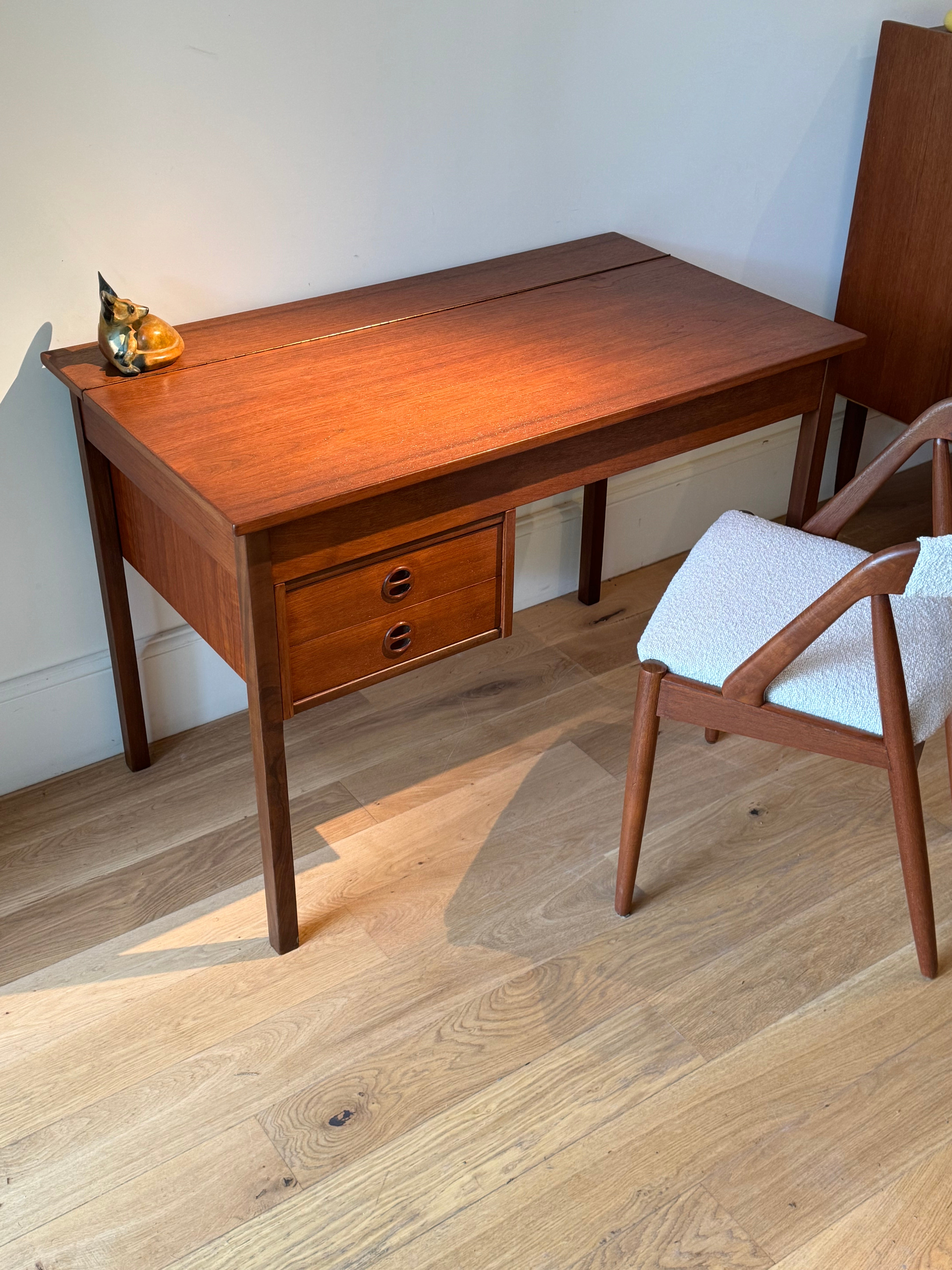 Bureau / coiffeuse scandinave vintage en teck « Arnold »