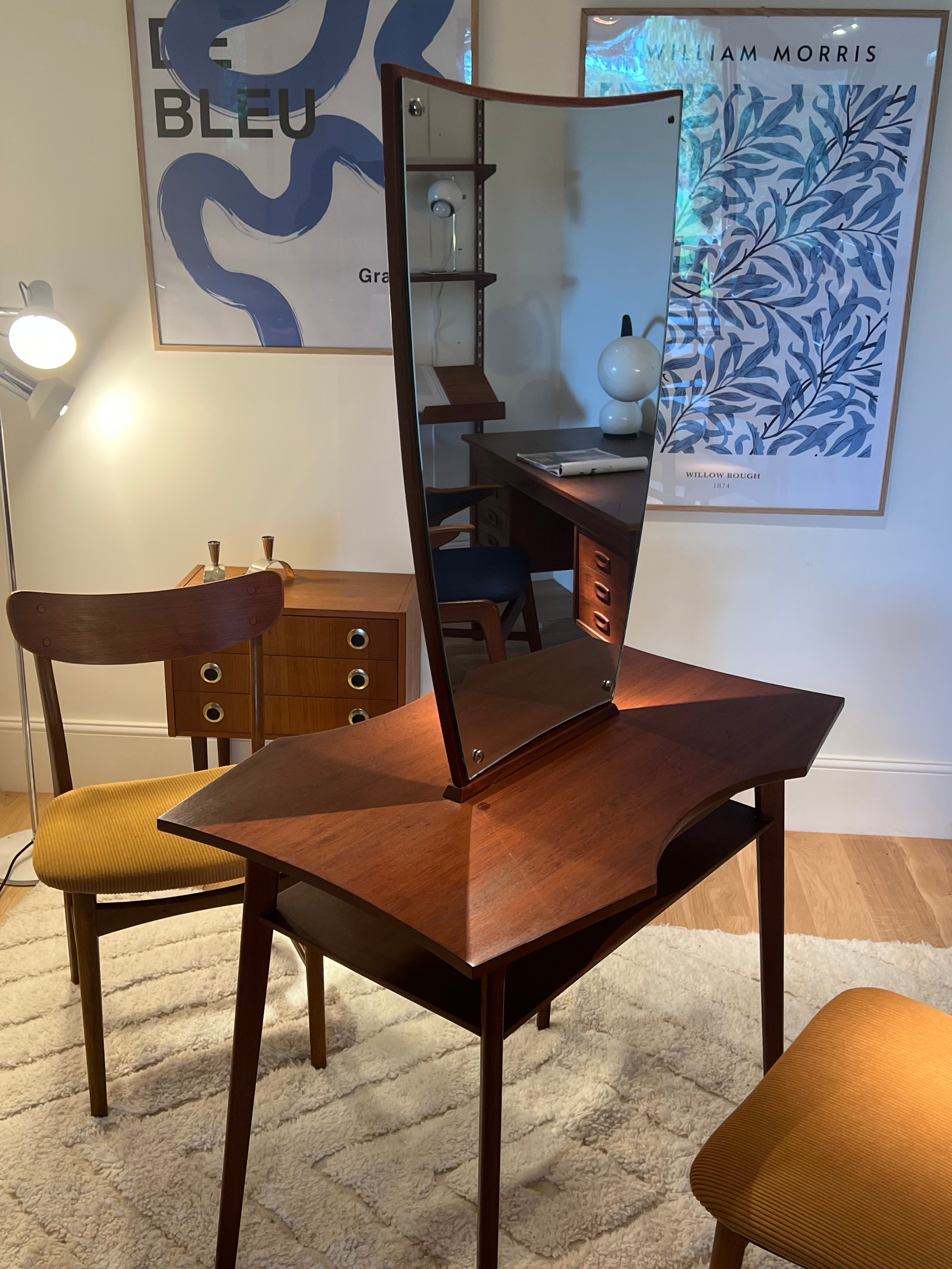Table coiffeuse avec grand miroir scandinave vintage "Elvine"