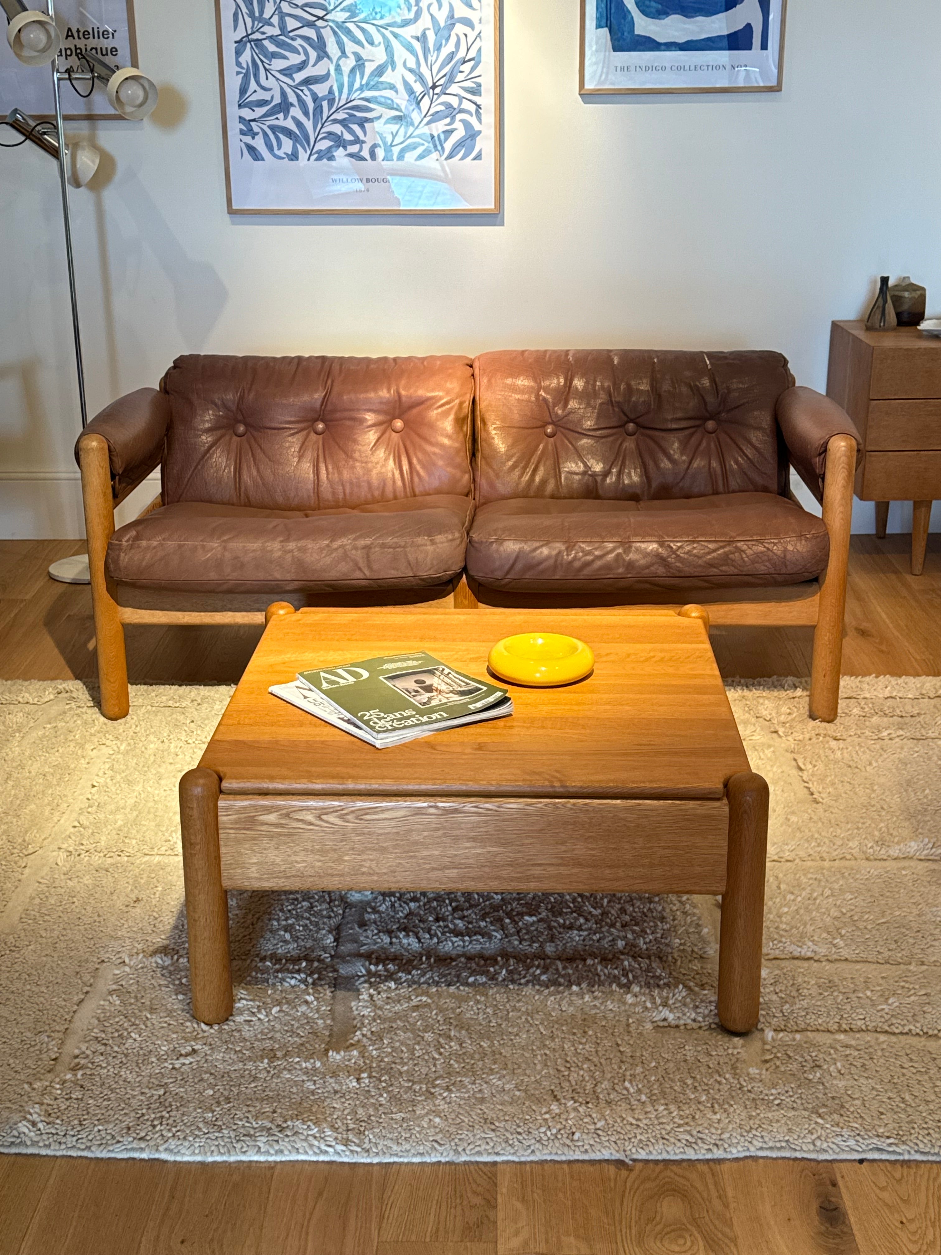 Canapé scandinave vintage en cuir et chêne doré Illum Wilkelsø