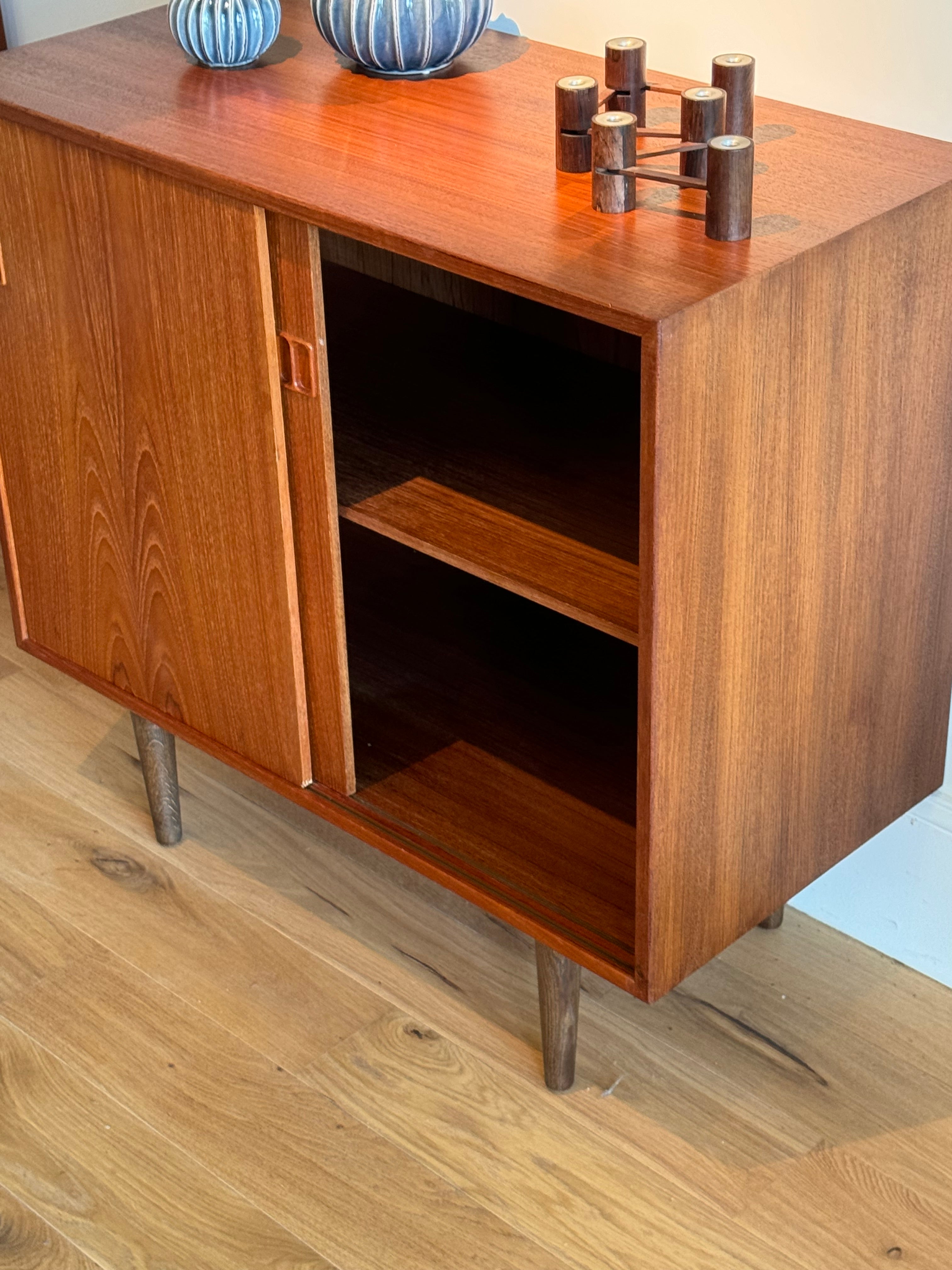 buffet scandinave vintage en teck "Britta"