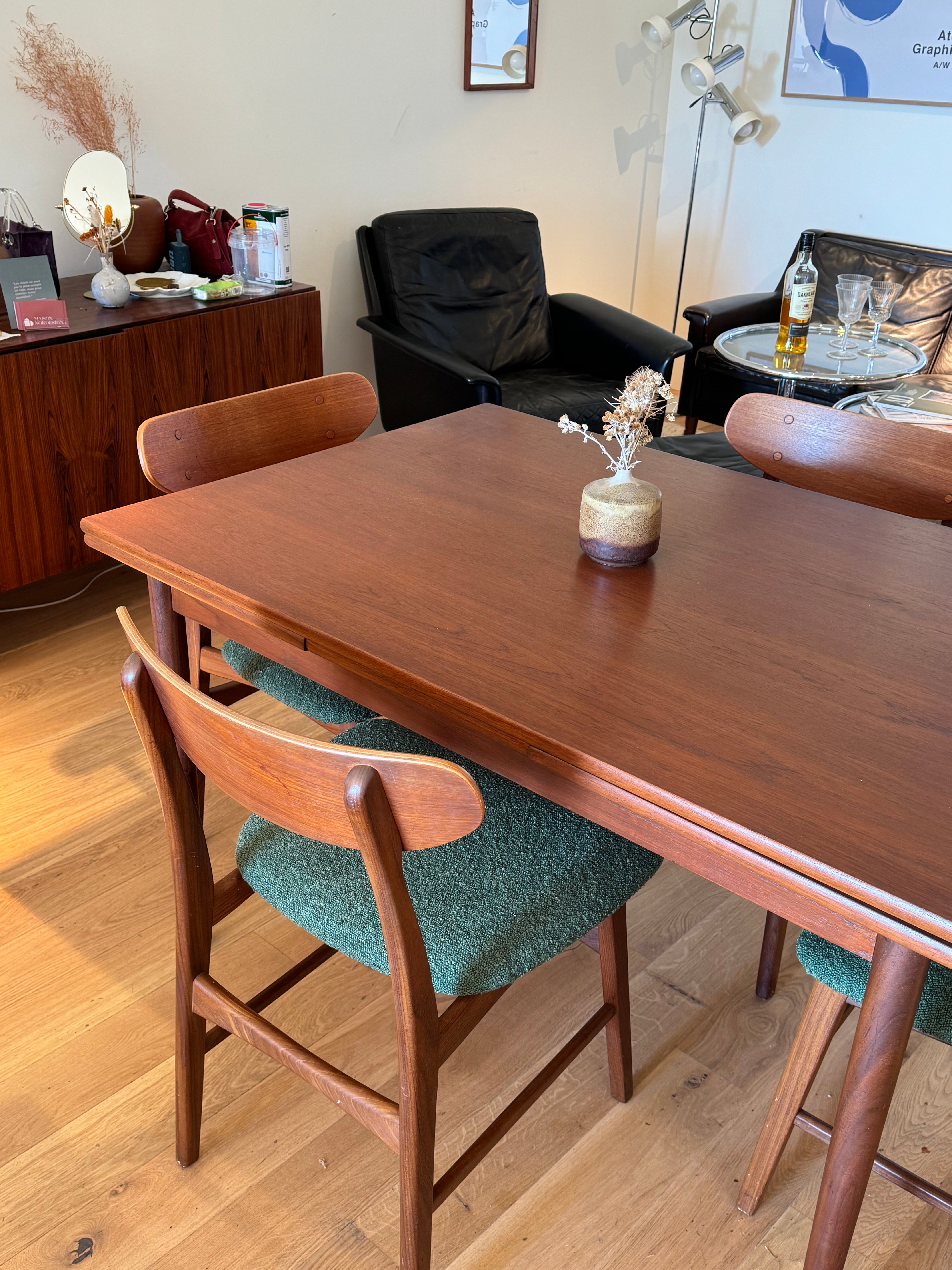 Suite de 4 chaises scandinaves en teck – Modèle « Vagn » – Années 60