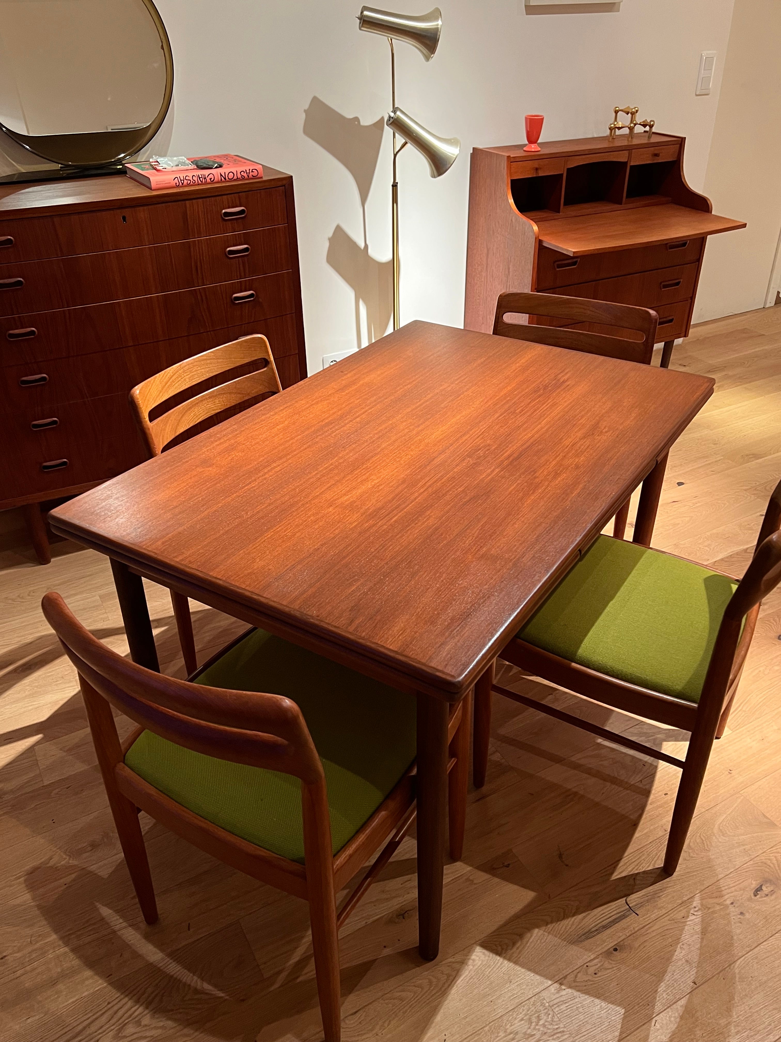 Table de salle à manger scandinave vintage en teck "Tilta"