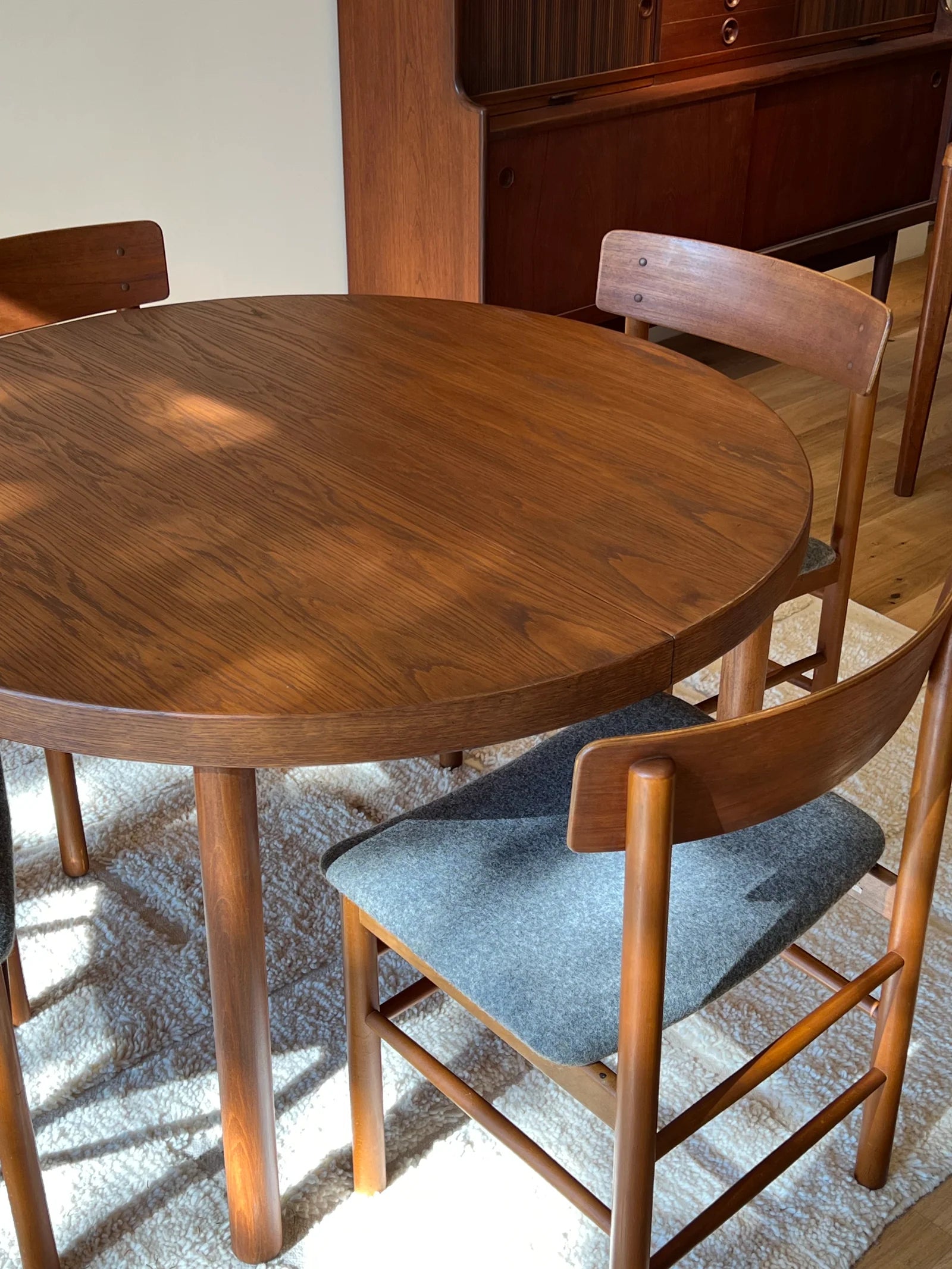 Table ronde de salle à manger extensible scandinave vintage en teck "Nilsa"