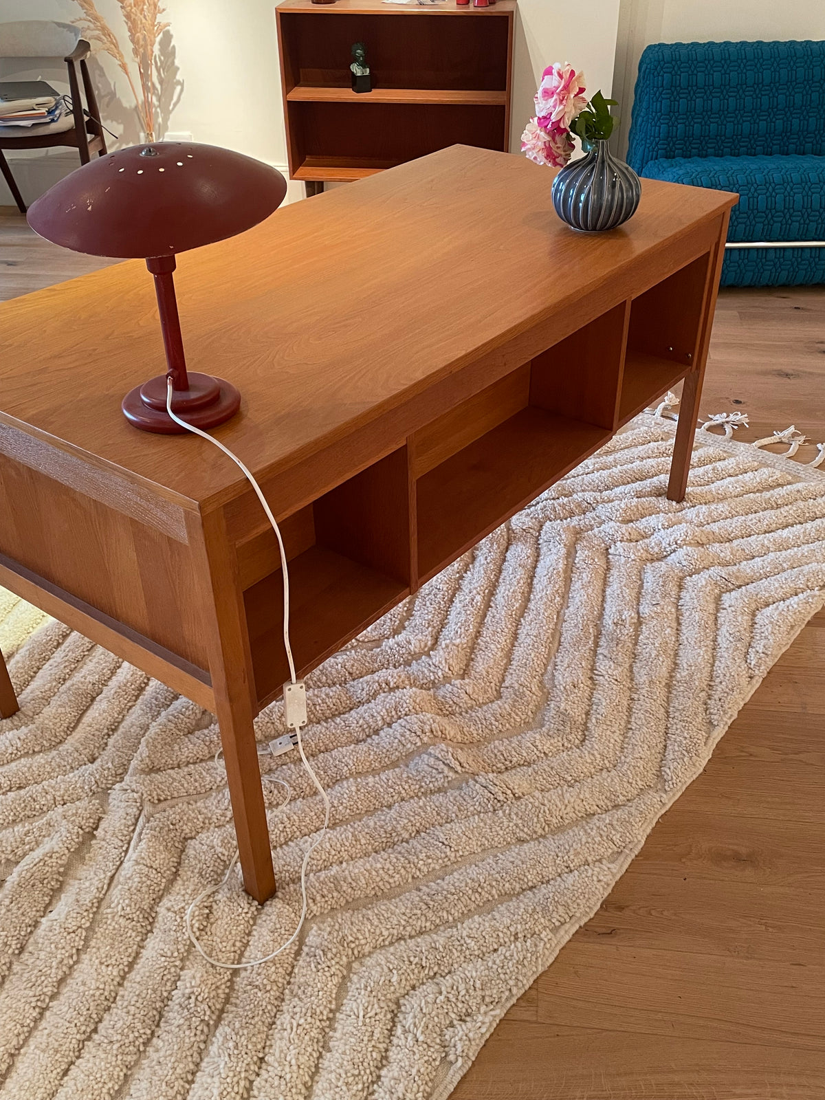 Bureau scandinave vintage en chêne doré "Jonas"