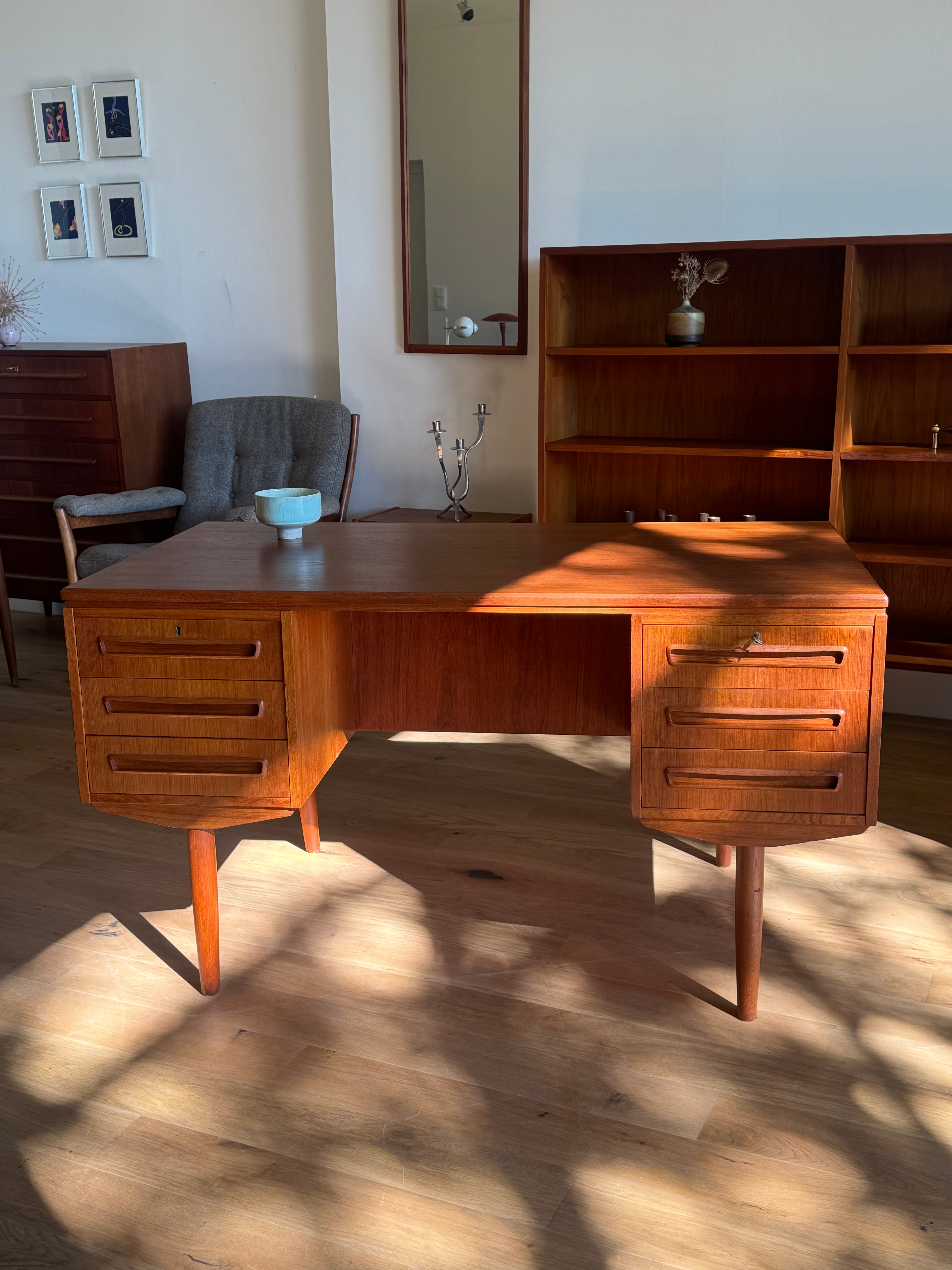 Bureau scandinave vintage double face en teck "Arnold"