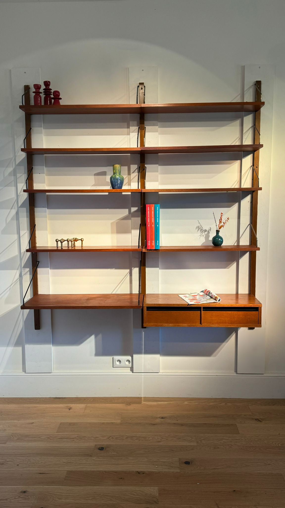 Bibliothèque scandinave vintage murale Royal System – Poul Cadovius