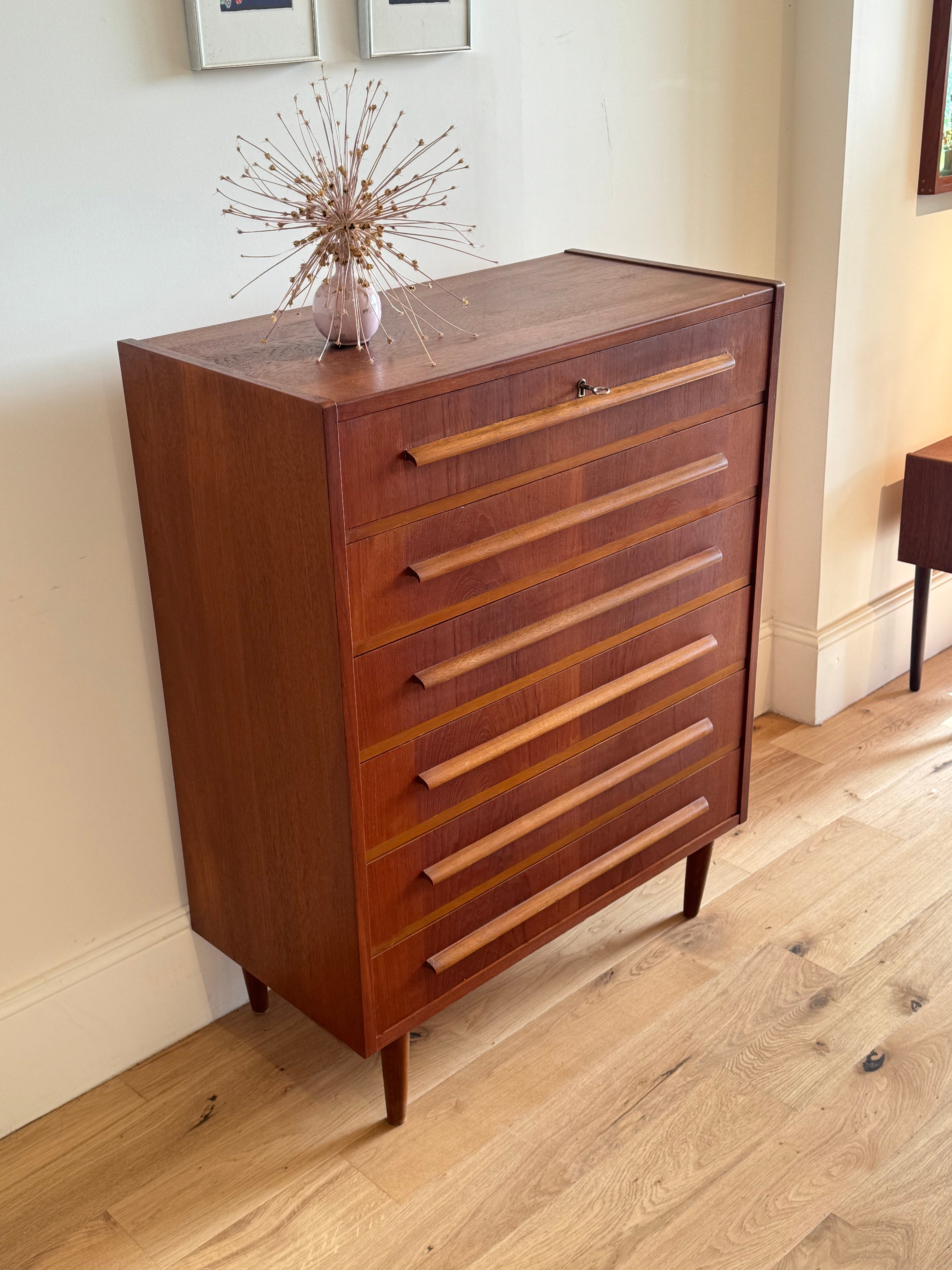 Commode haute - chiffonnier scandinave vintage en teck « Inger »