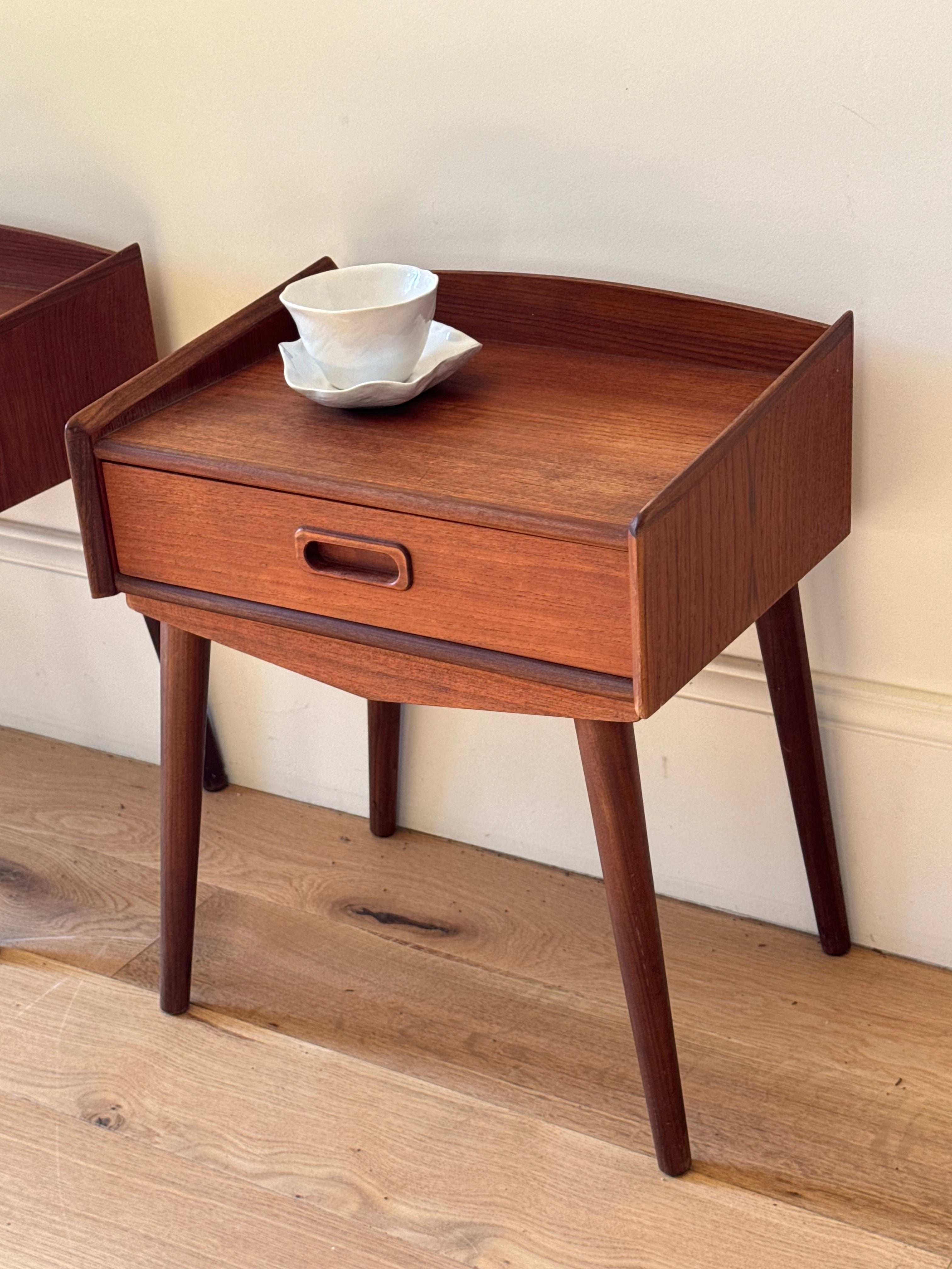 Paire de tables de chevet scandinaves vintage en teck "Elbor"