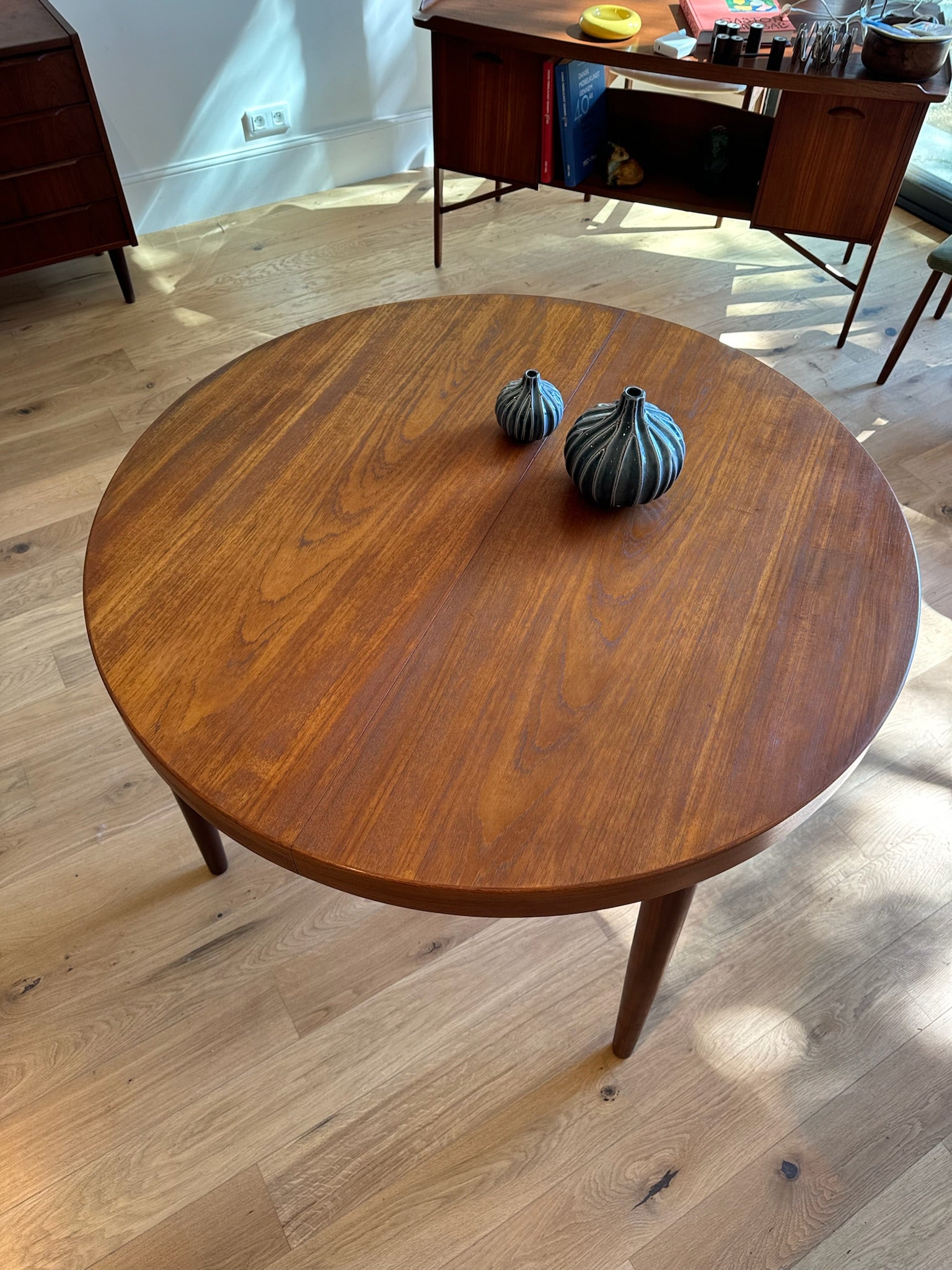 Table ronde de salle à manger extensible scandinave vintage en teck "Lisa"