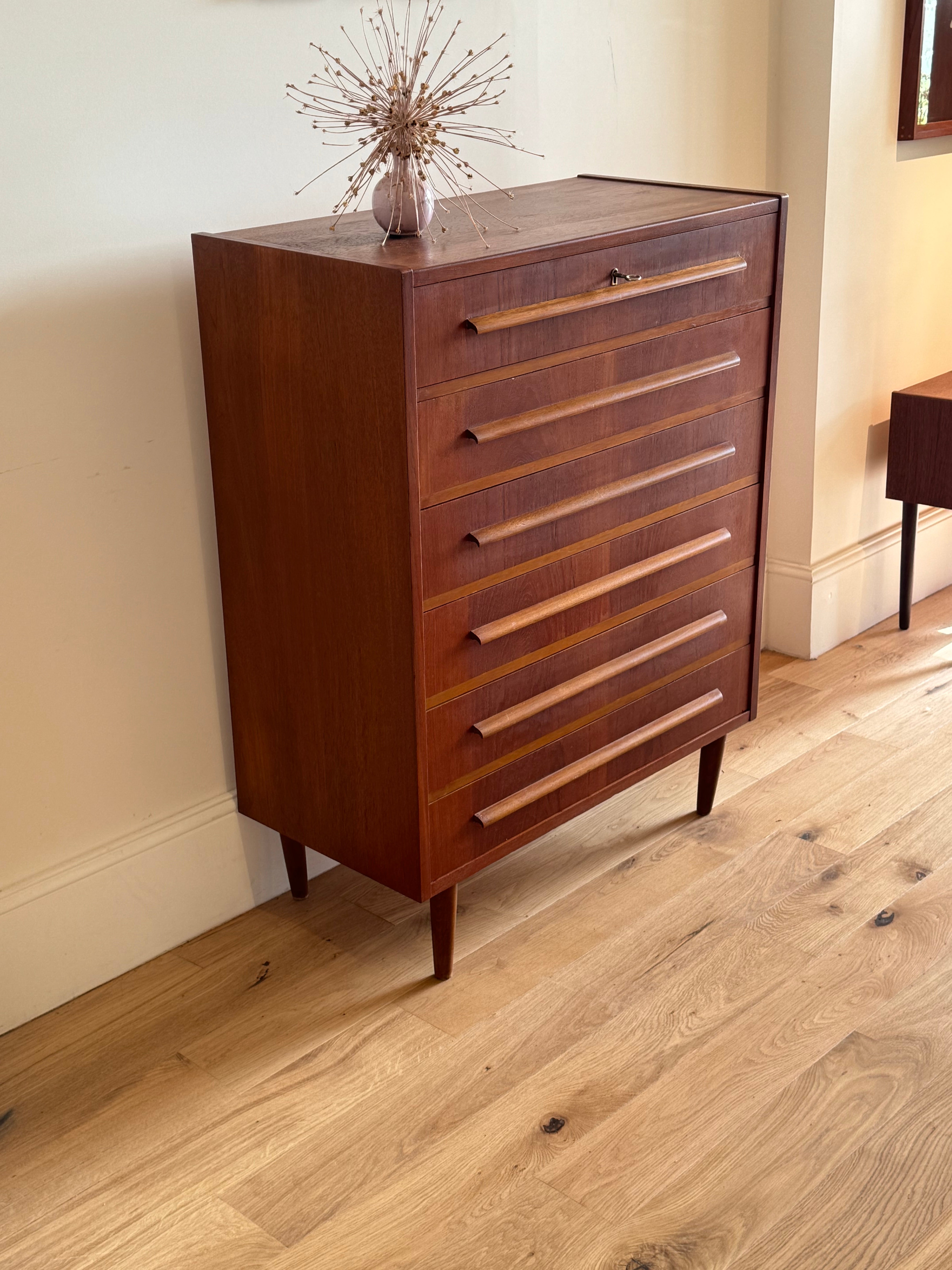 Commode haute - chiffonnier scandinave vintage en teck « Inger »